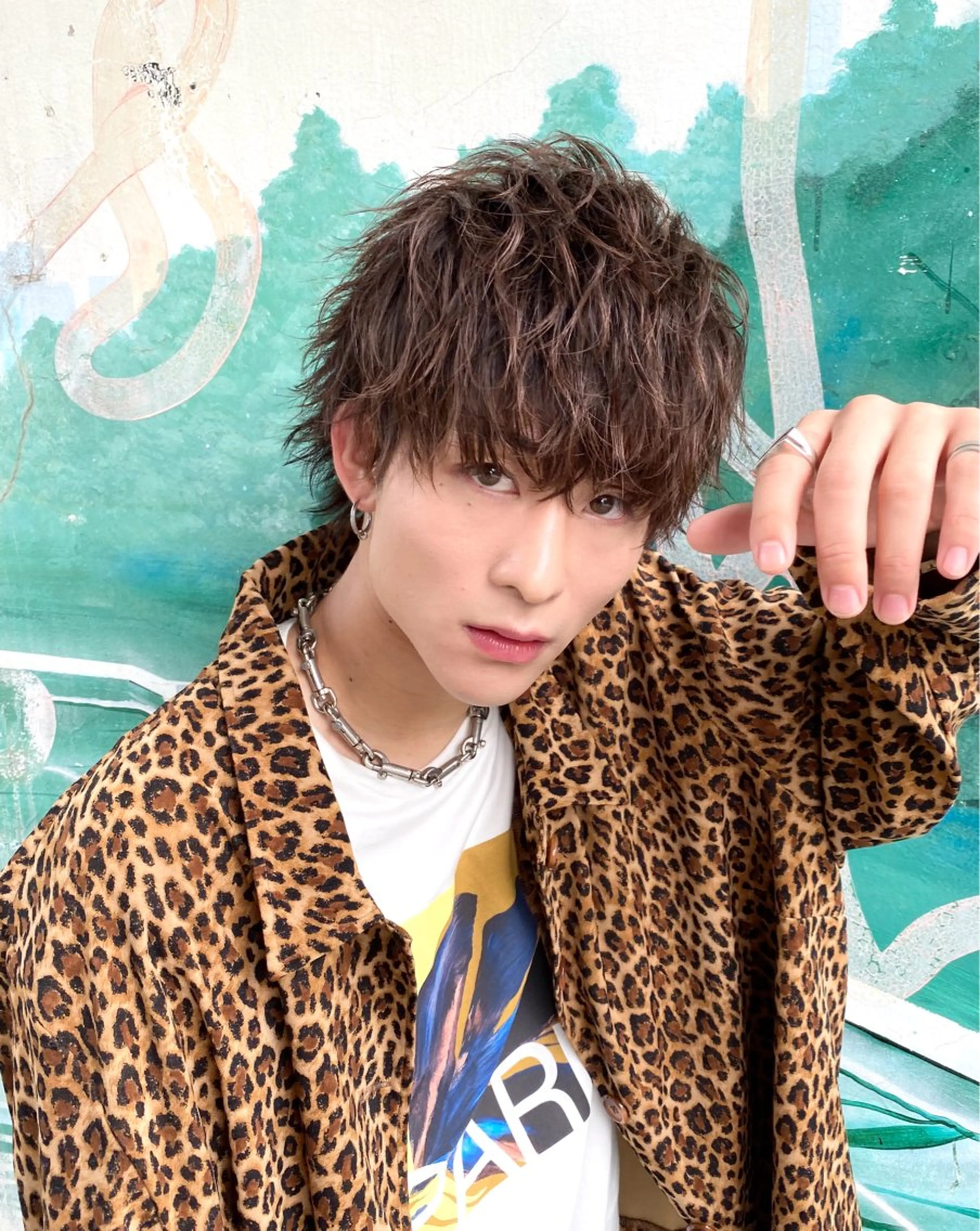 パーマ メンズ メンズブリーチ センターパート コンマヘア フェードカット メンズ韓国風 カット パーマ トリートメント ヘアセット メンズヘア特化 パーマ 縮毛矯正🔷のヘアスタイル