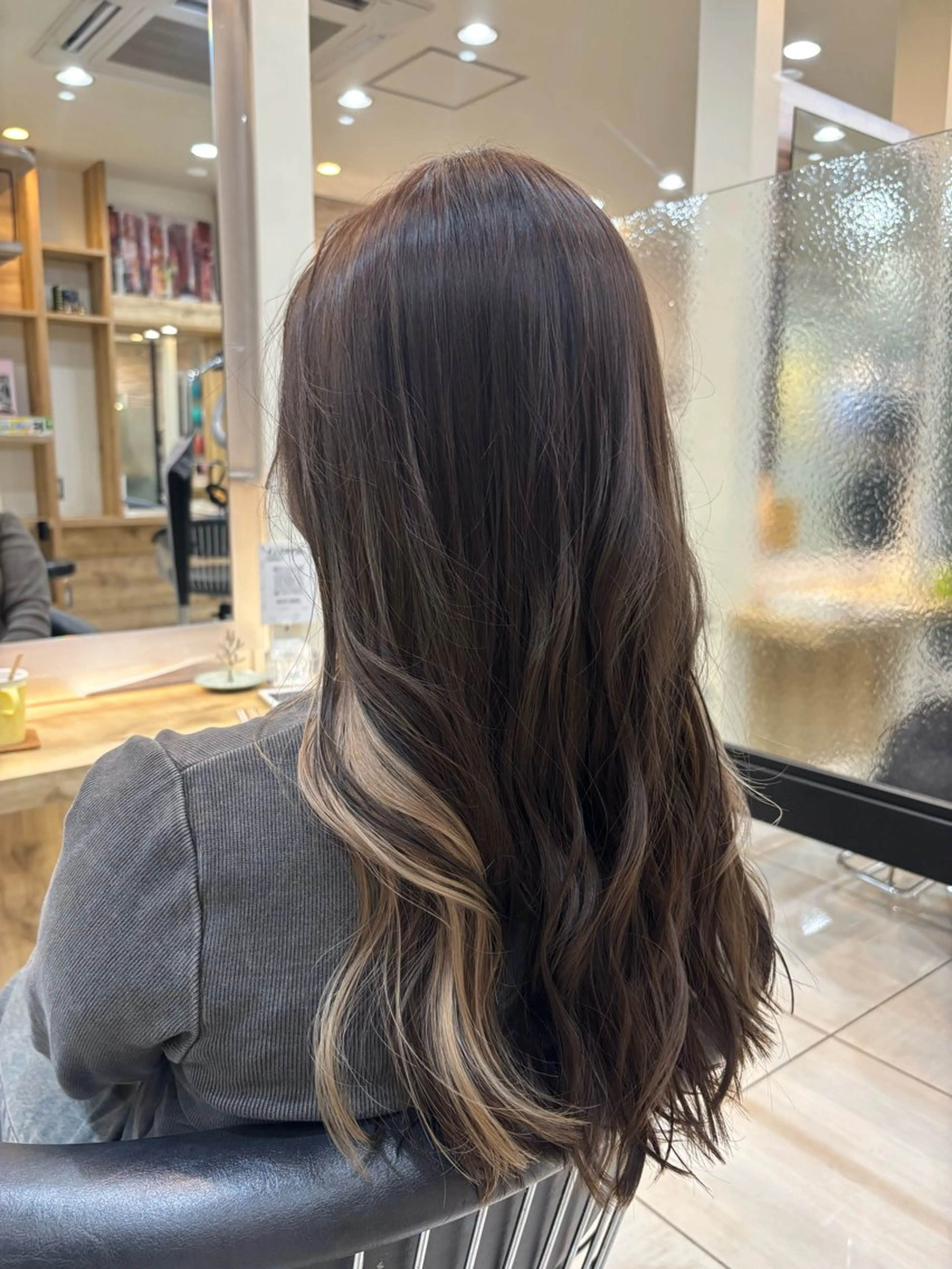 ロング カラー ベージュカラー ブリーチ イヤリングカラー インナーカラー ロング ヘアカラー 田野倉NEXT店 美髪ニストのヘアスタイル