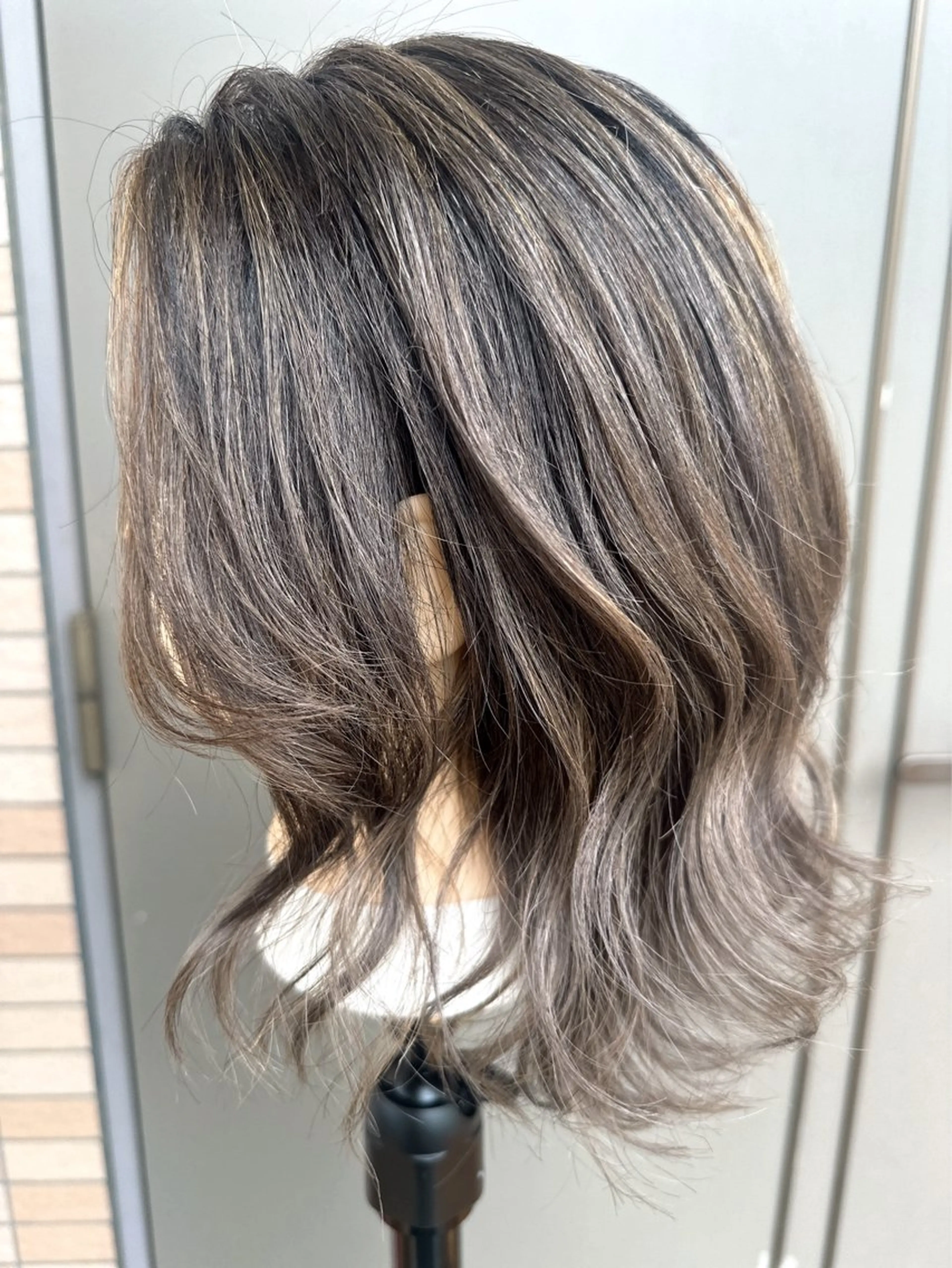 ミディアム レイヤーカット レイヤー 艶々カラーのヘアスタイル