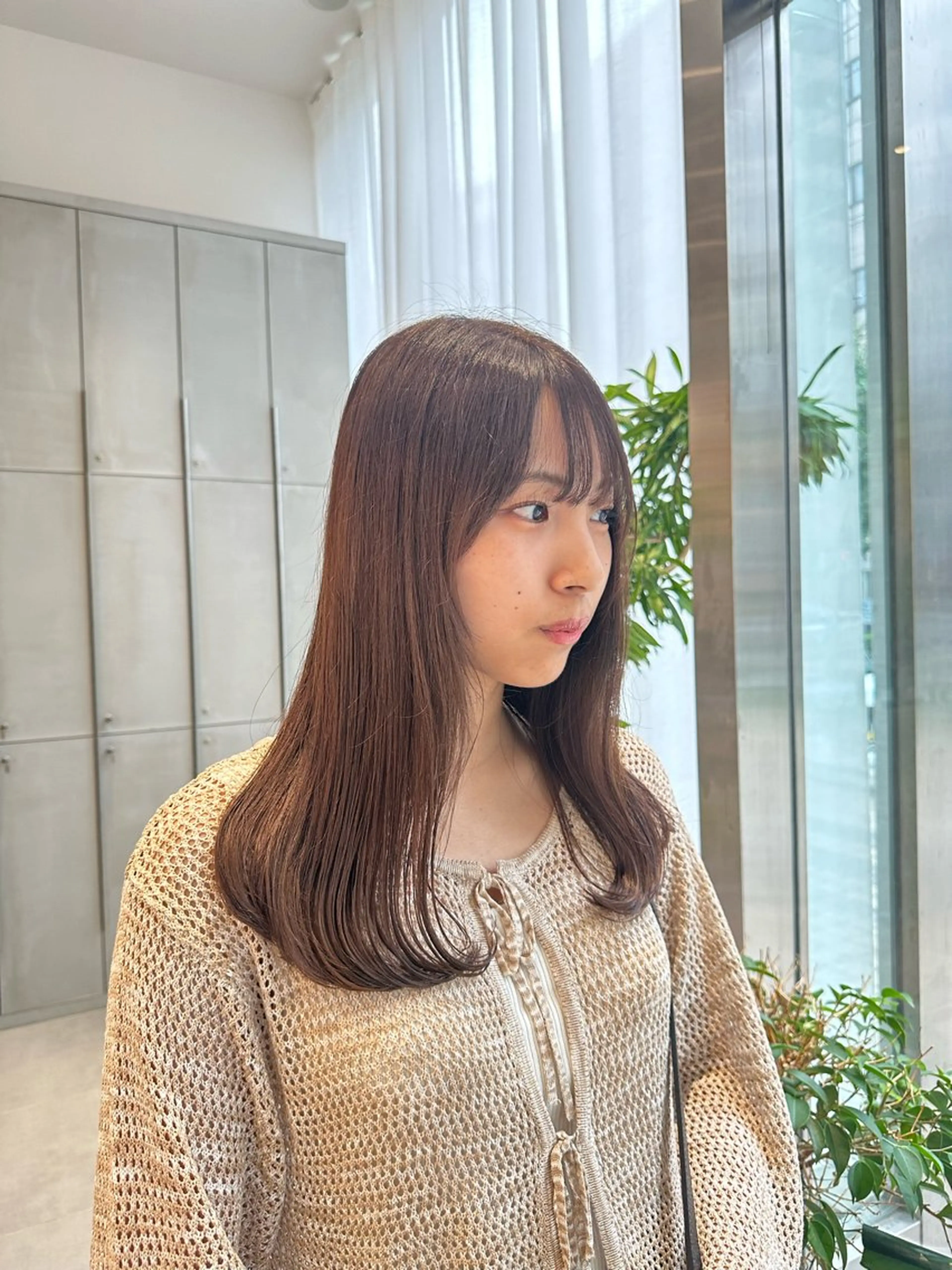 ミディアム カラー ヘアカラー トリートメント ヘッドスパ ヘアセット ミオ💎ショート 透ける暗髪のヘアスタイル