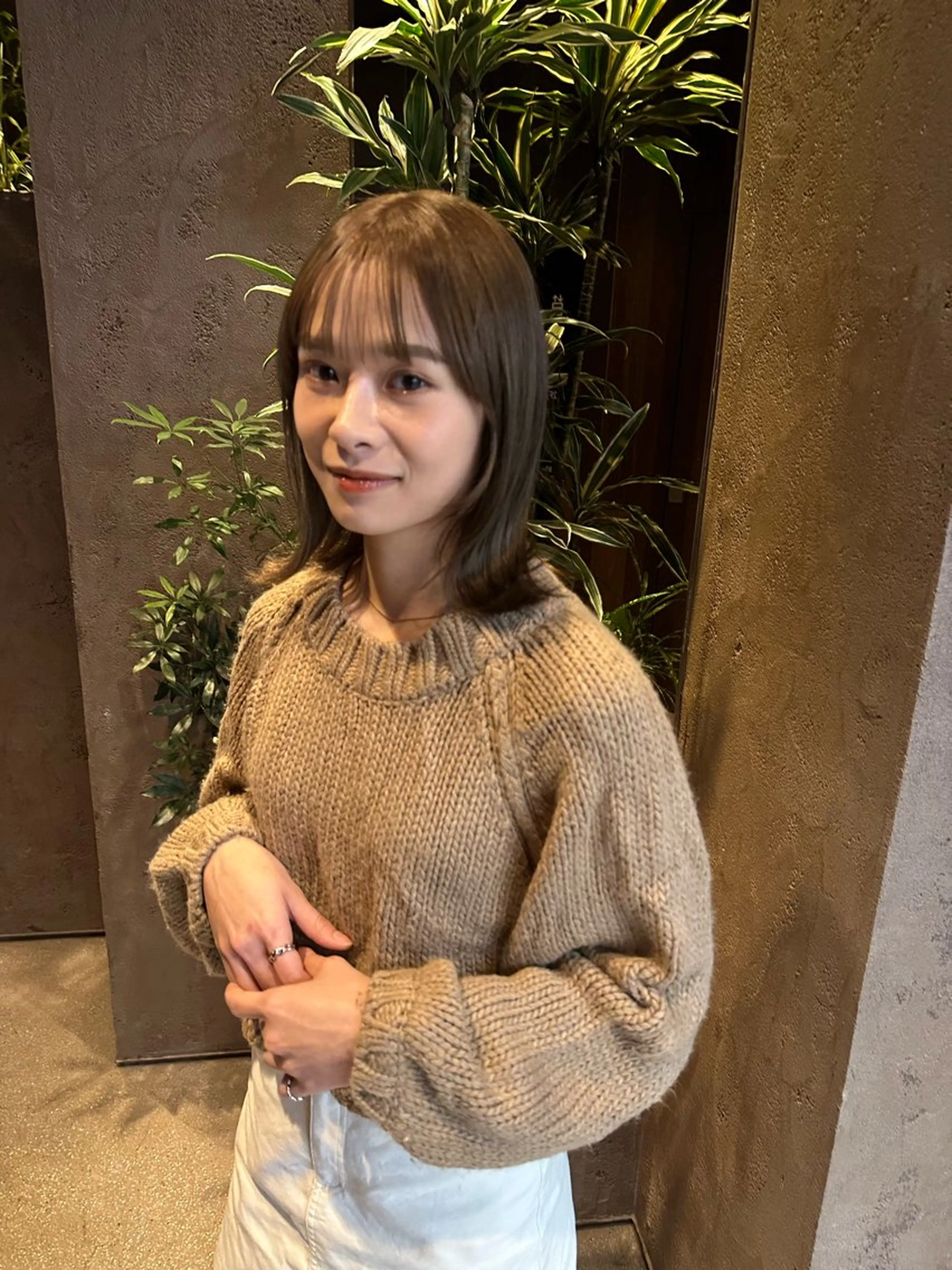 セミロング KAORU オリーブカラーのヘアスタイル