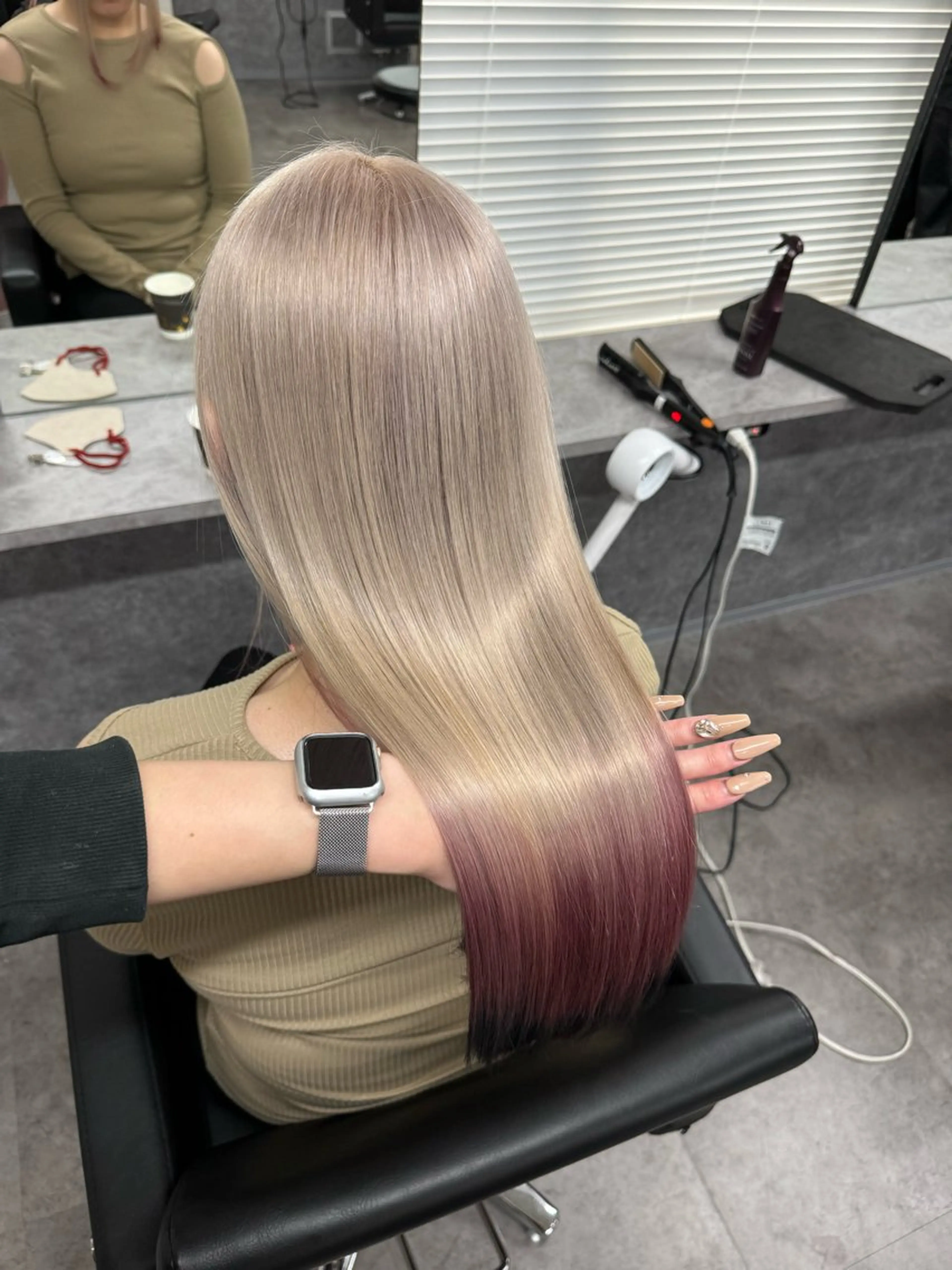 ロング カラー ヘアカラー トリートメント 透明感/ 艶ハイトーン/梨桜のヘアスタイル