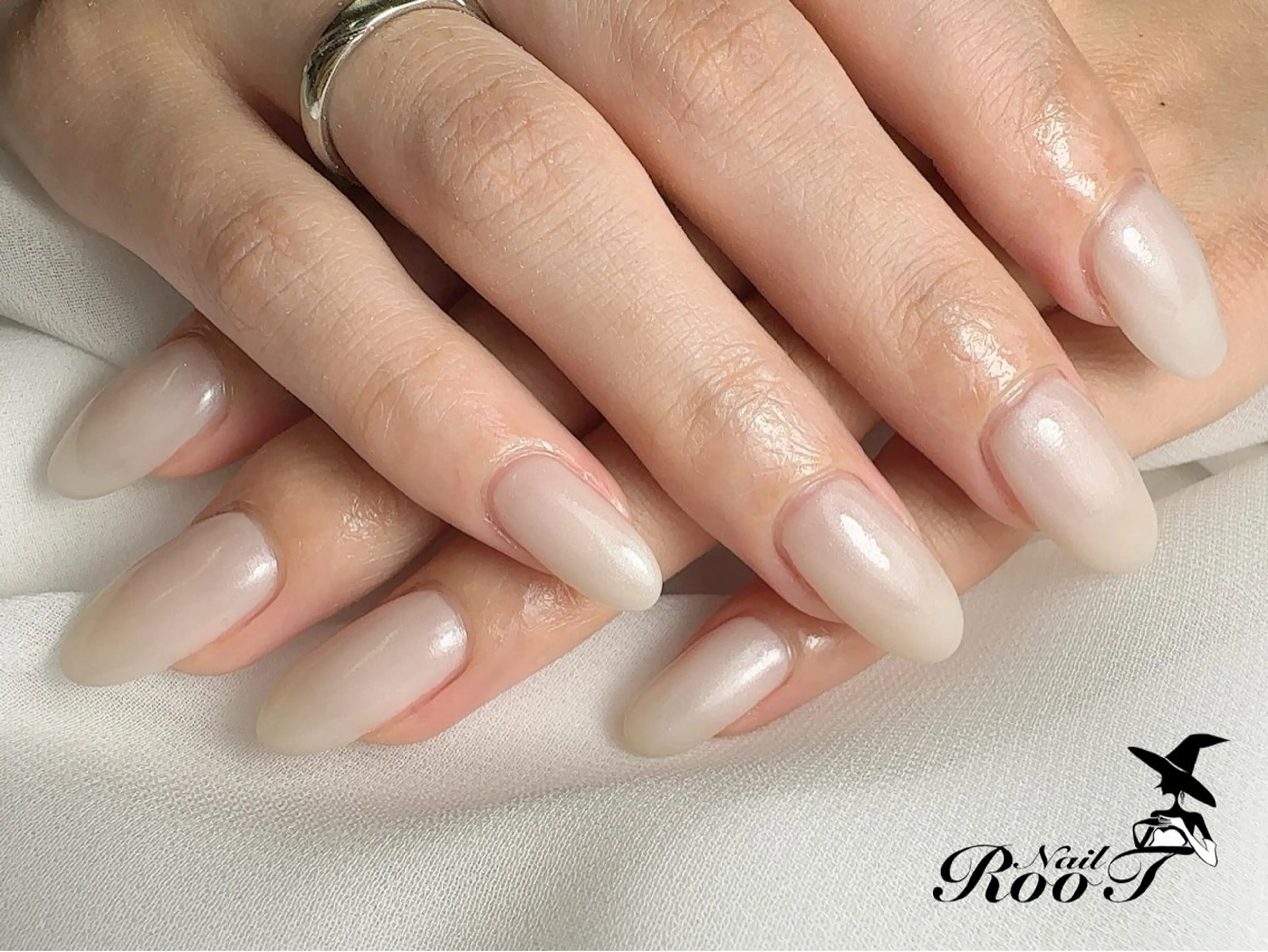 ネイル ホワイト ハンドネイル RooT Nailのネイルデザイン