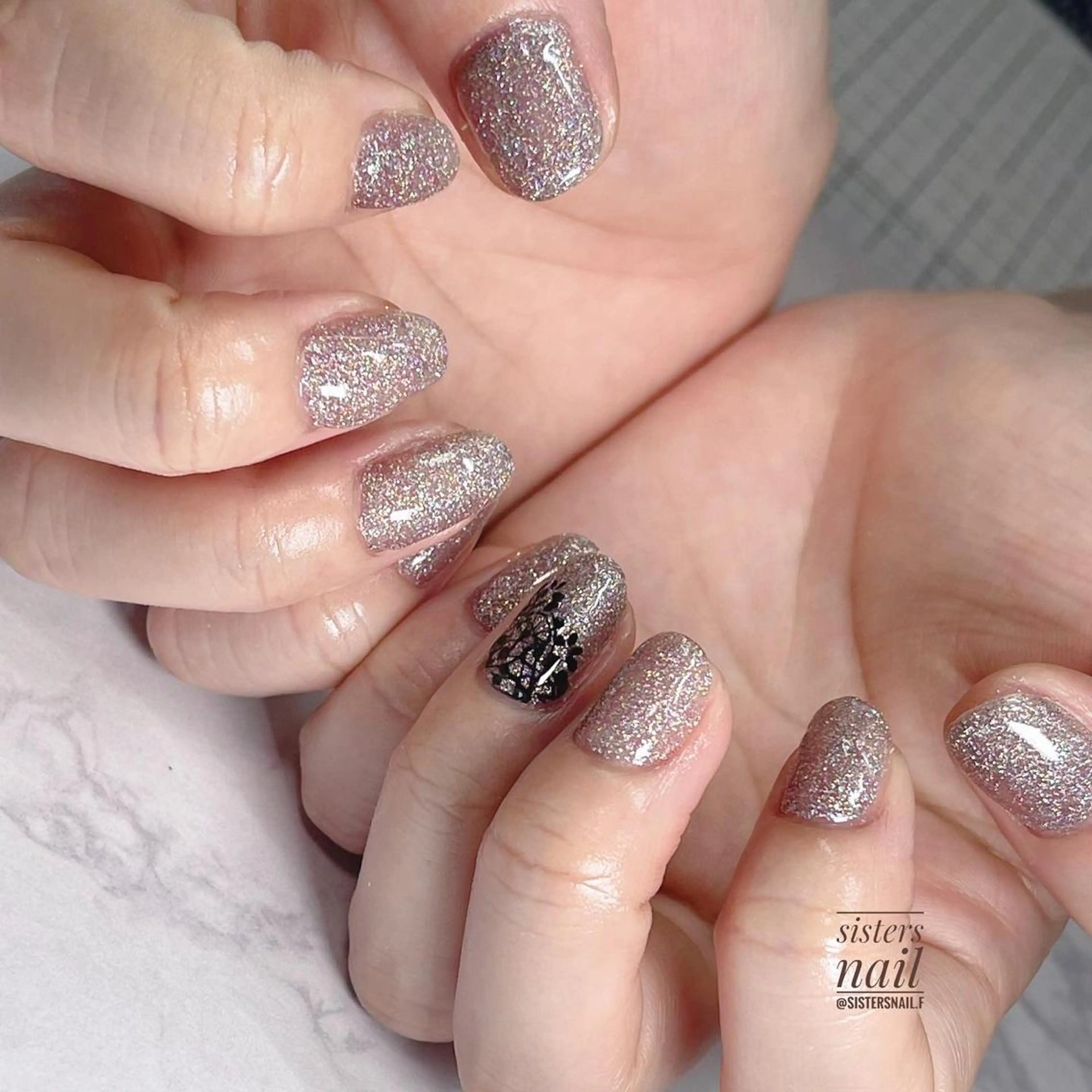 ネイル アートネイル キラキラネイル レース ラメ(グリッター) ワンカラーネイル sisters nail.fのネイルデザイン