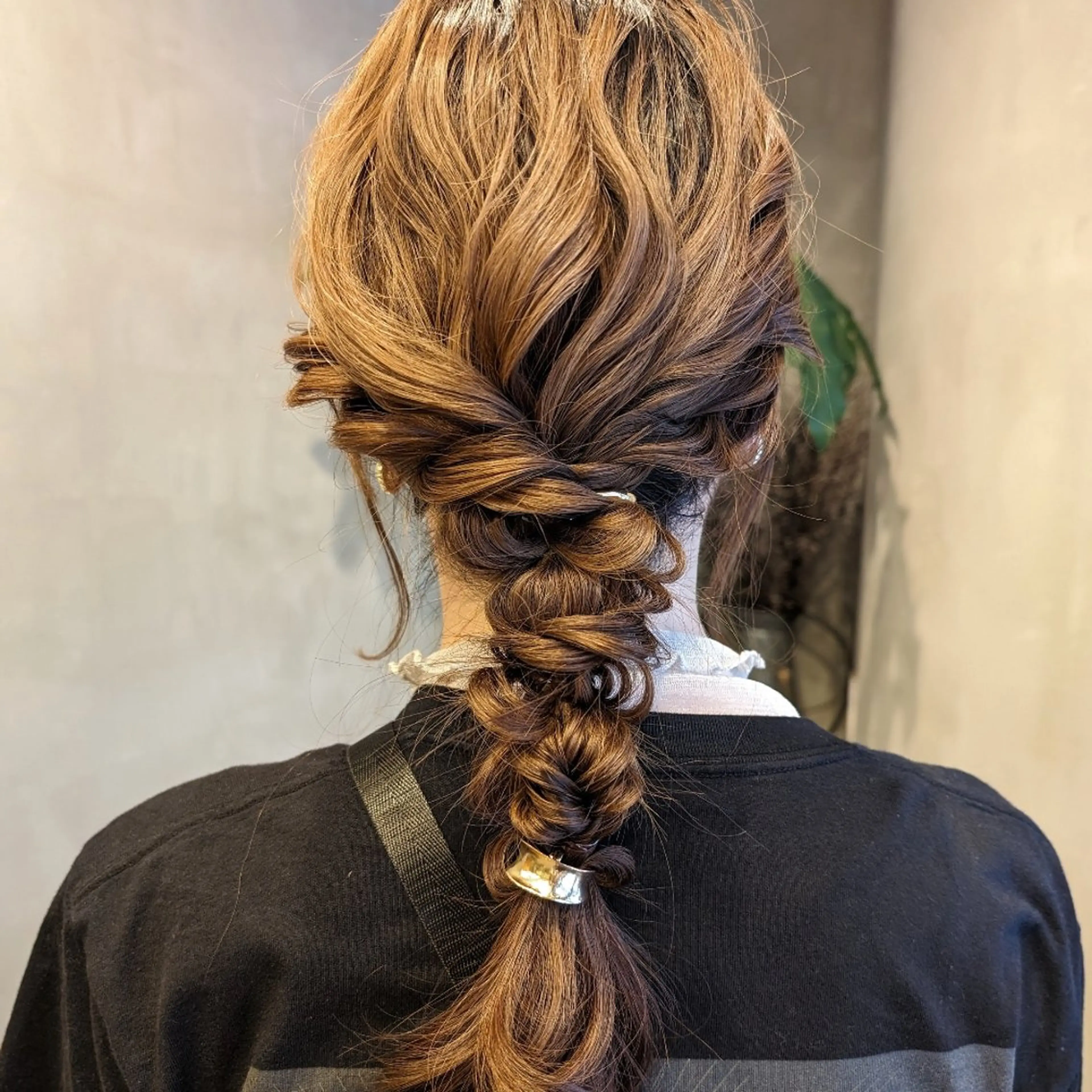 ロング ヘアアレンジ 彩桜/艶カラー/小顔 に見せるカット✂のヘアスタイル