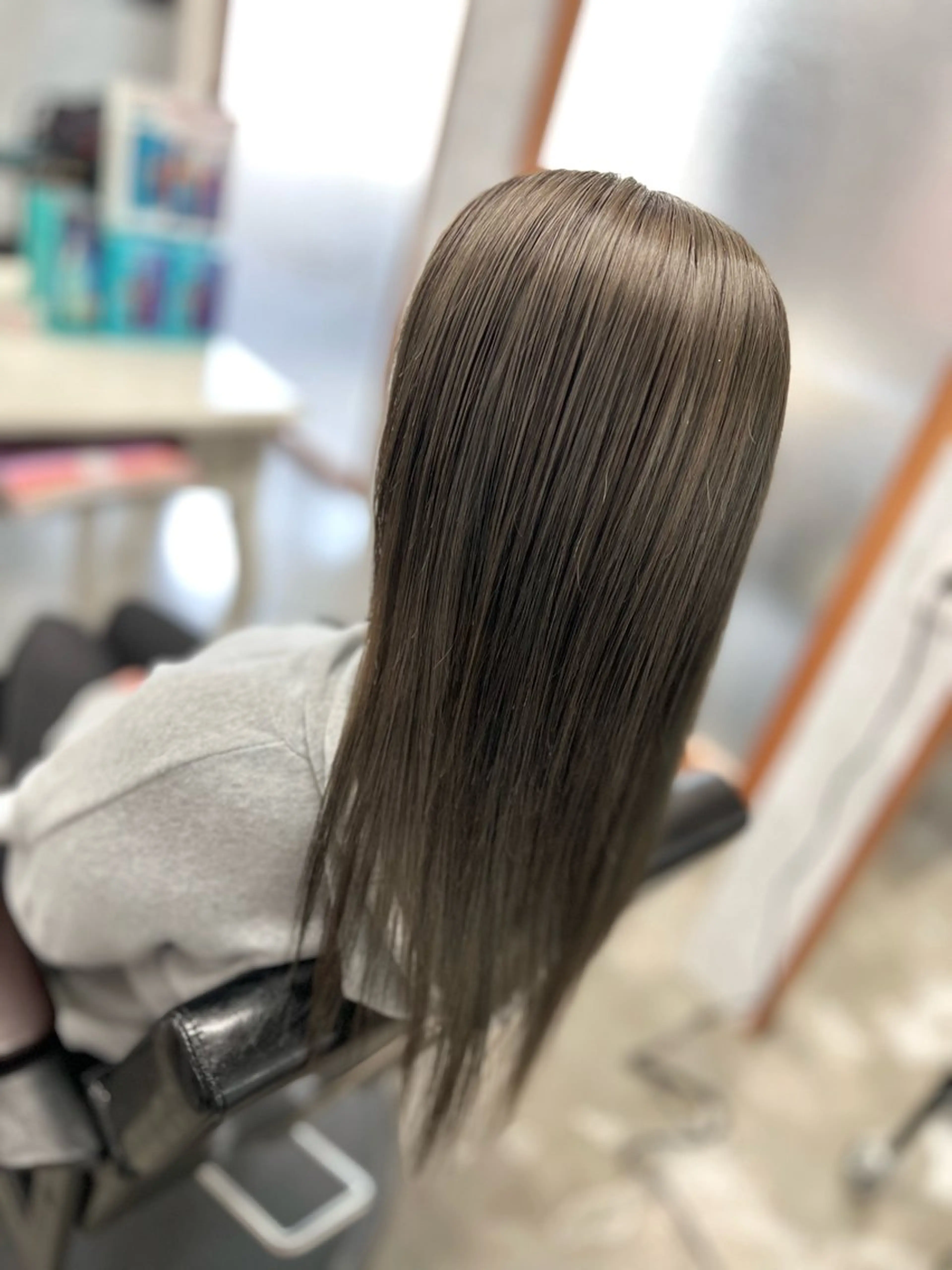 セミロング カラー アディクシーカラー ベージュカラー ブリーチ ダブルカラー グレージュ ヘアカラー Style Tのヘアスタイル