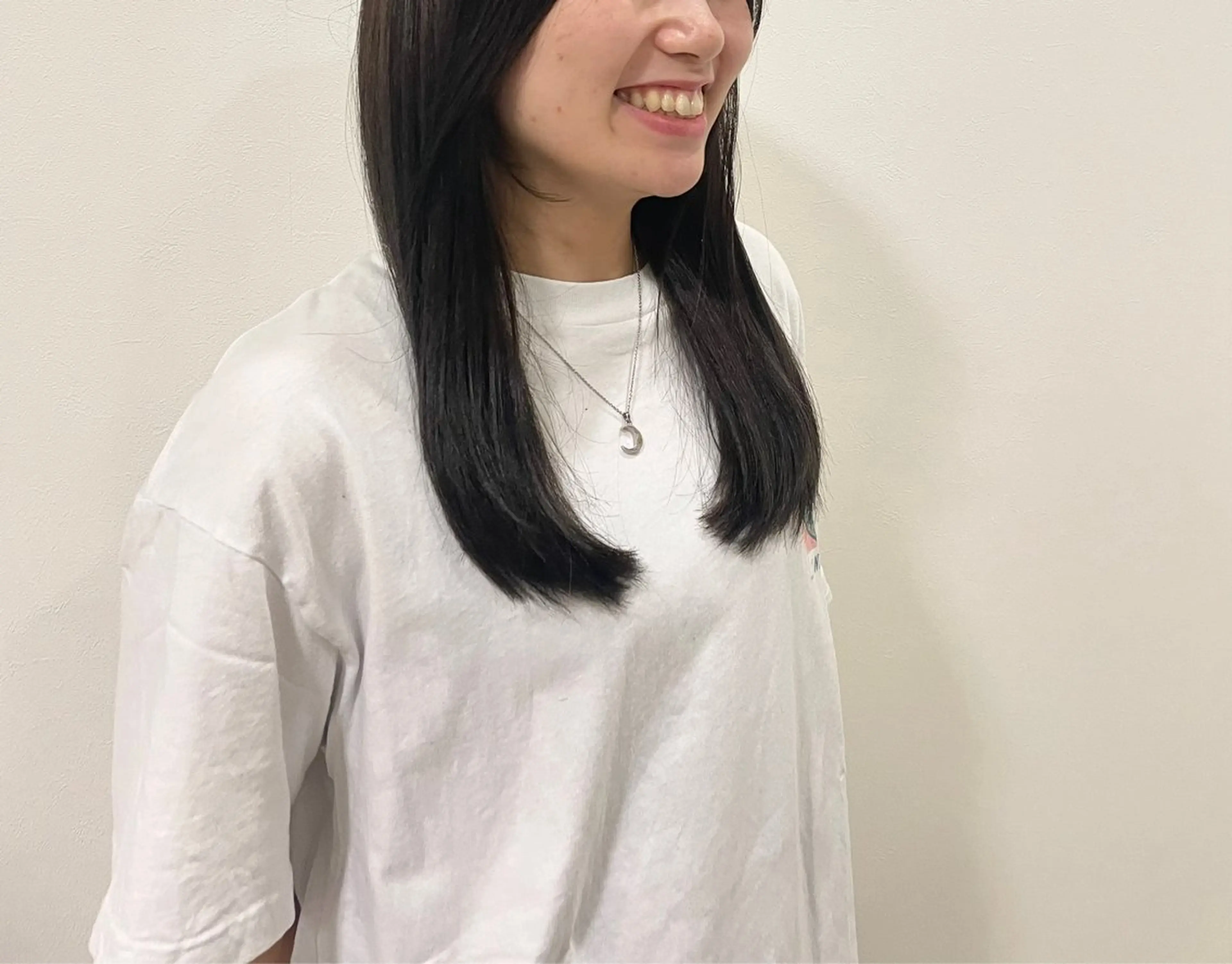 ロング カラー 陰山 友咲のヘアスタイル