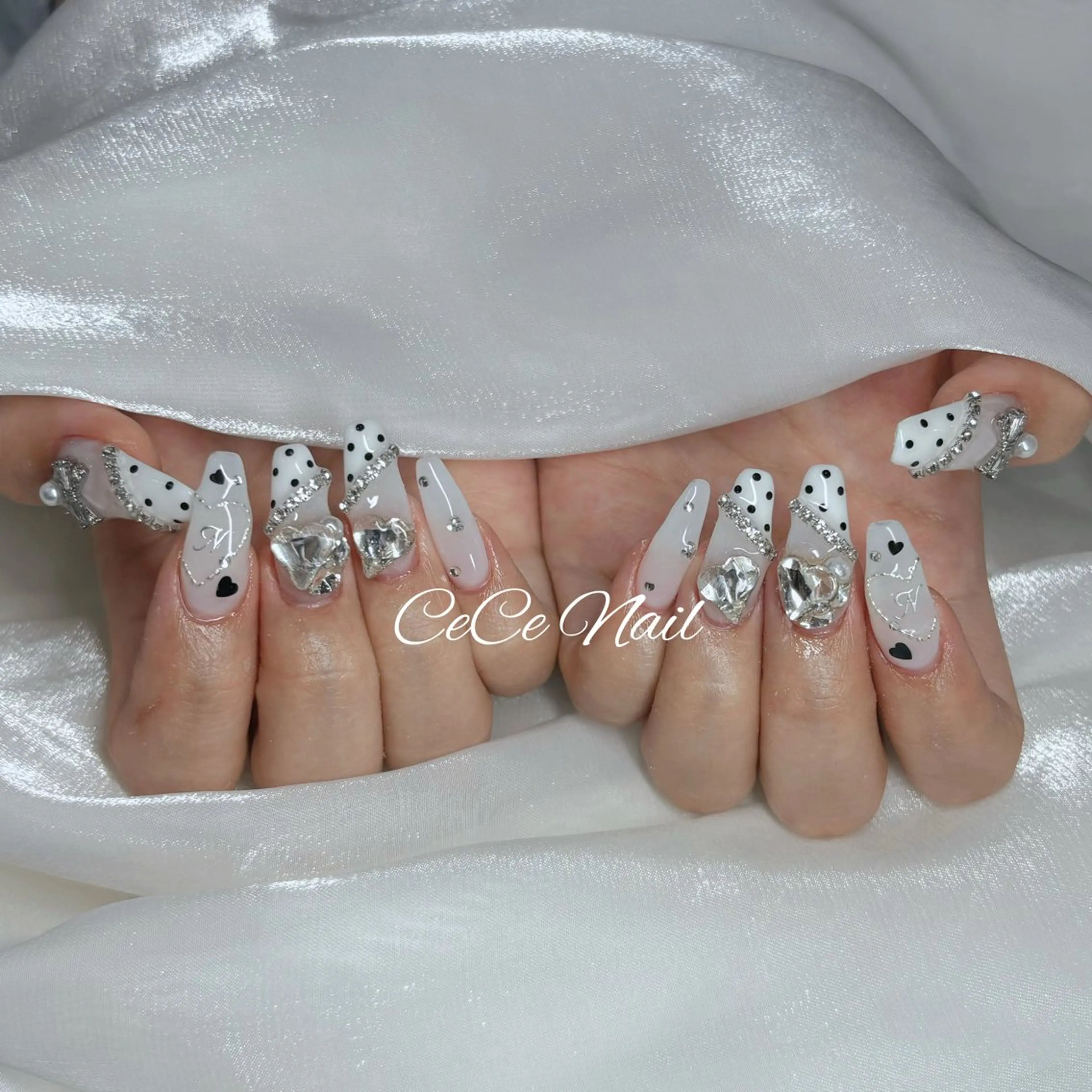ネイル ハンドネイル CeCe Garden所属・CeCeGarden ✨️キラキラワンホンのネイルデザイン