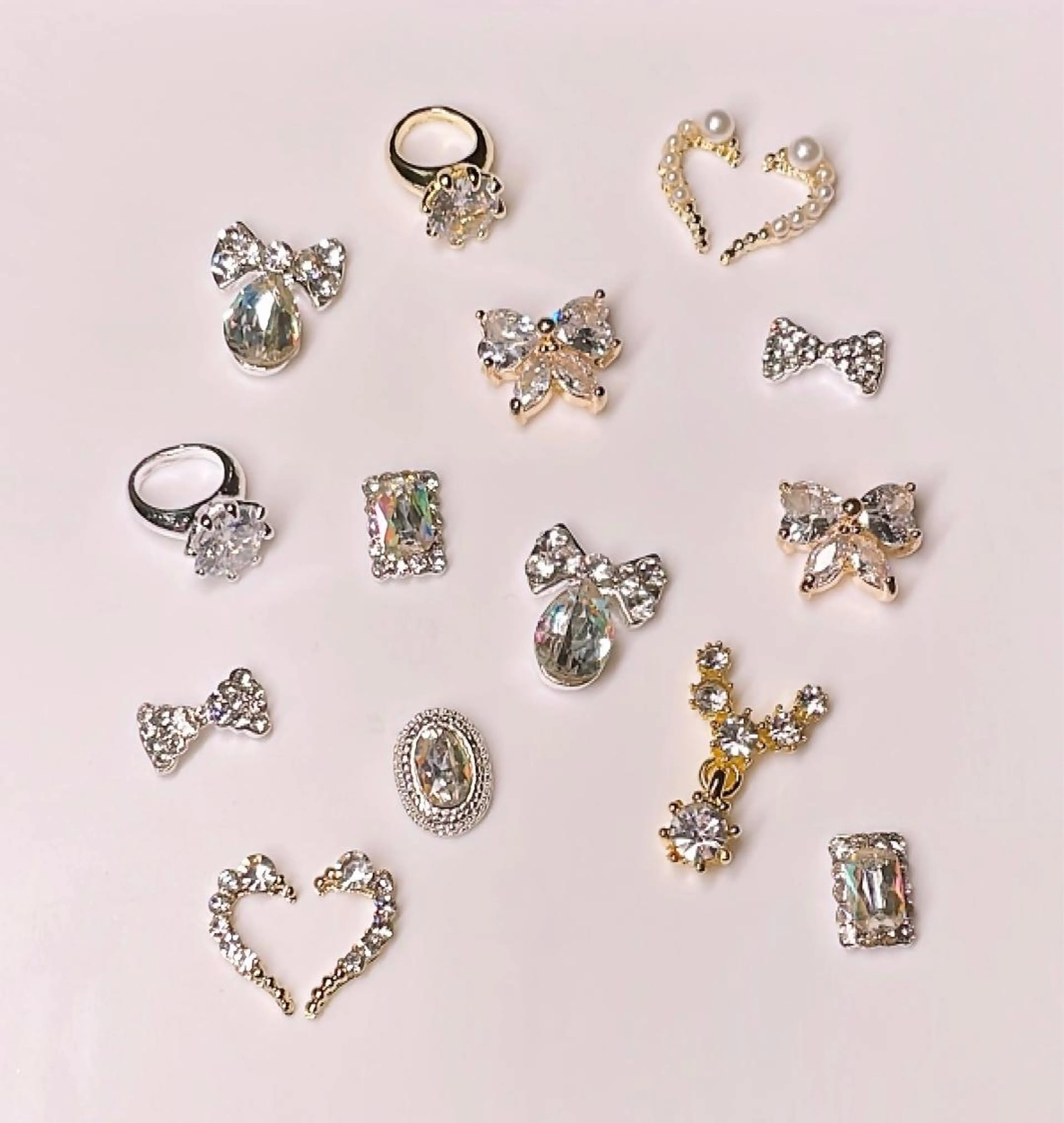 ネイル VIERU 🌈🎀💖のネイルデザイン