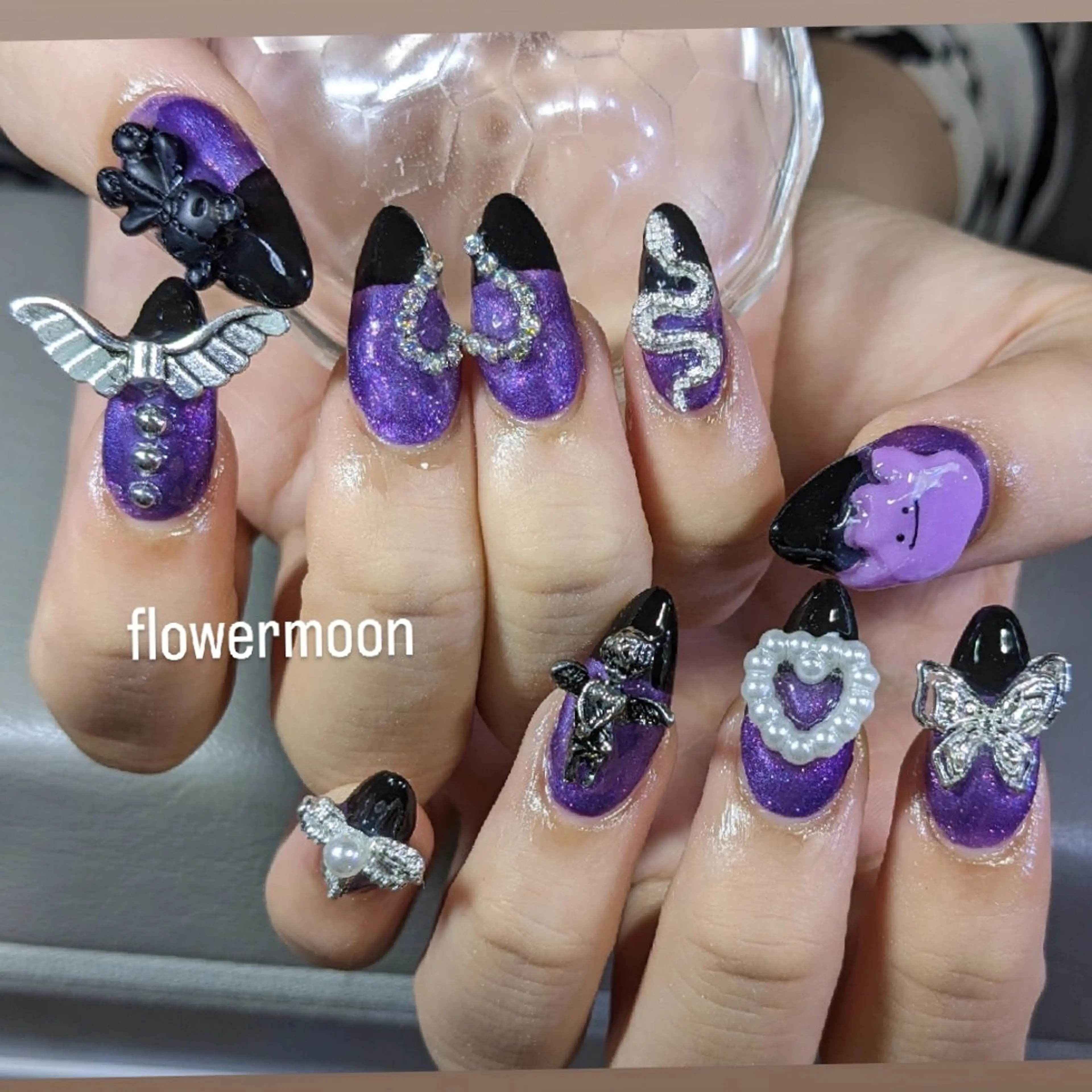 ネイル フラワー ムーンのネイルデザイン