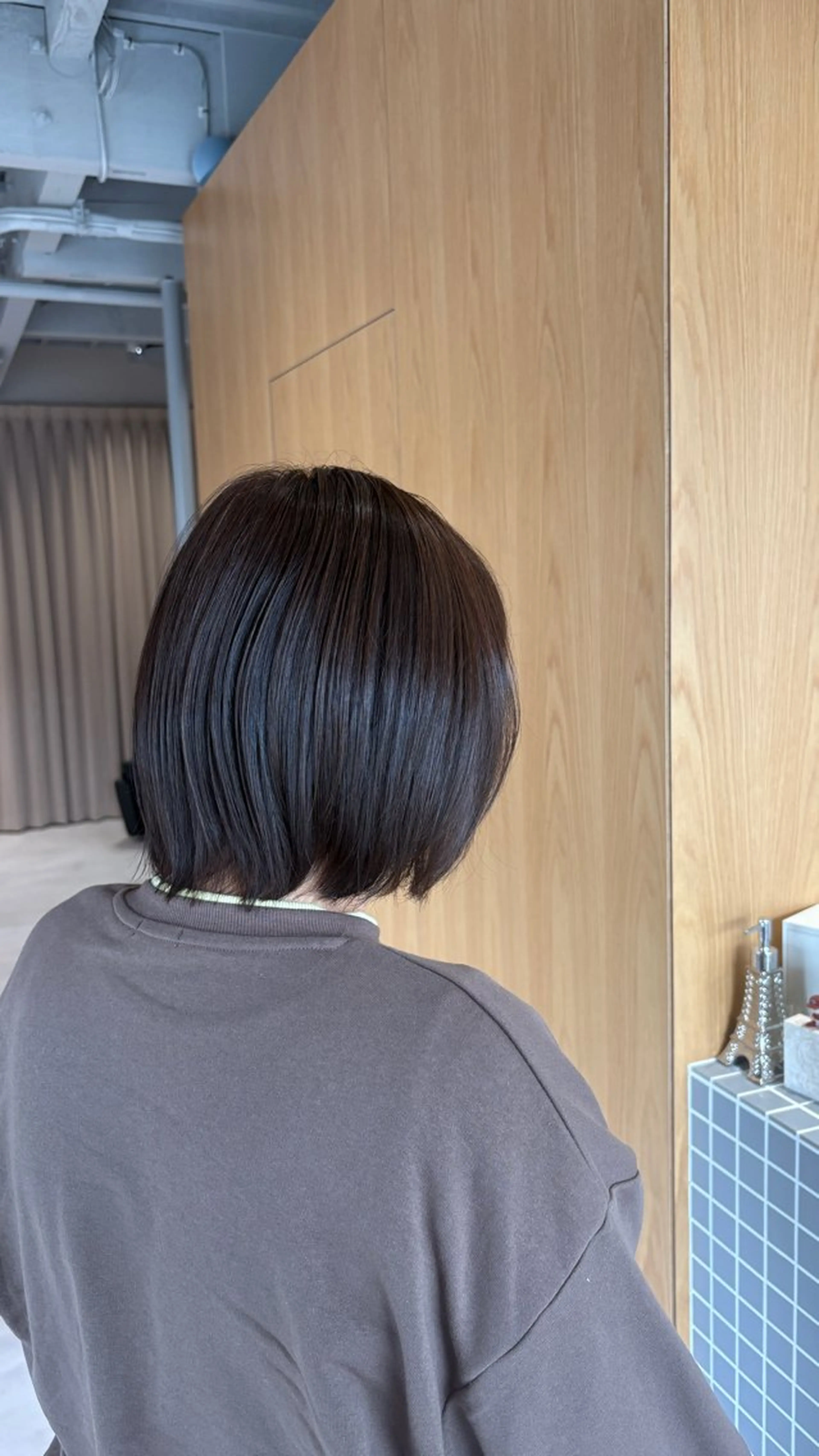 ショート ヘアカラー 井山 葵のヘアスタイル