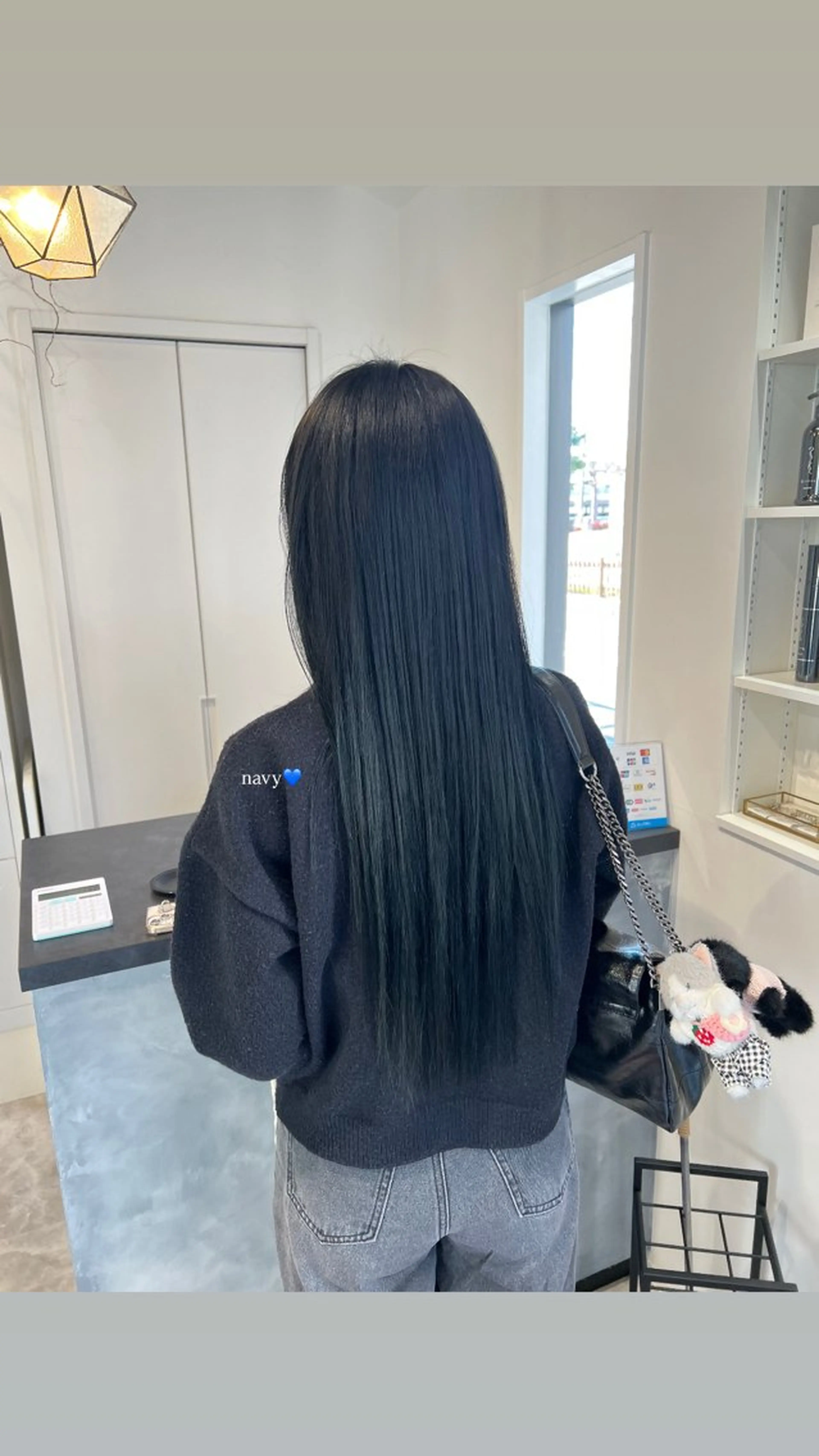 ロング カラー ブリーチ ネイビーカラー ヘアカラー 黒阪 なみのヘアスタイル