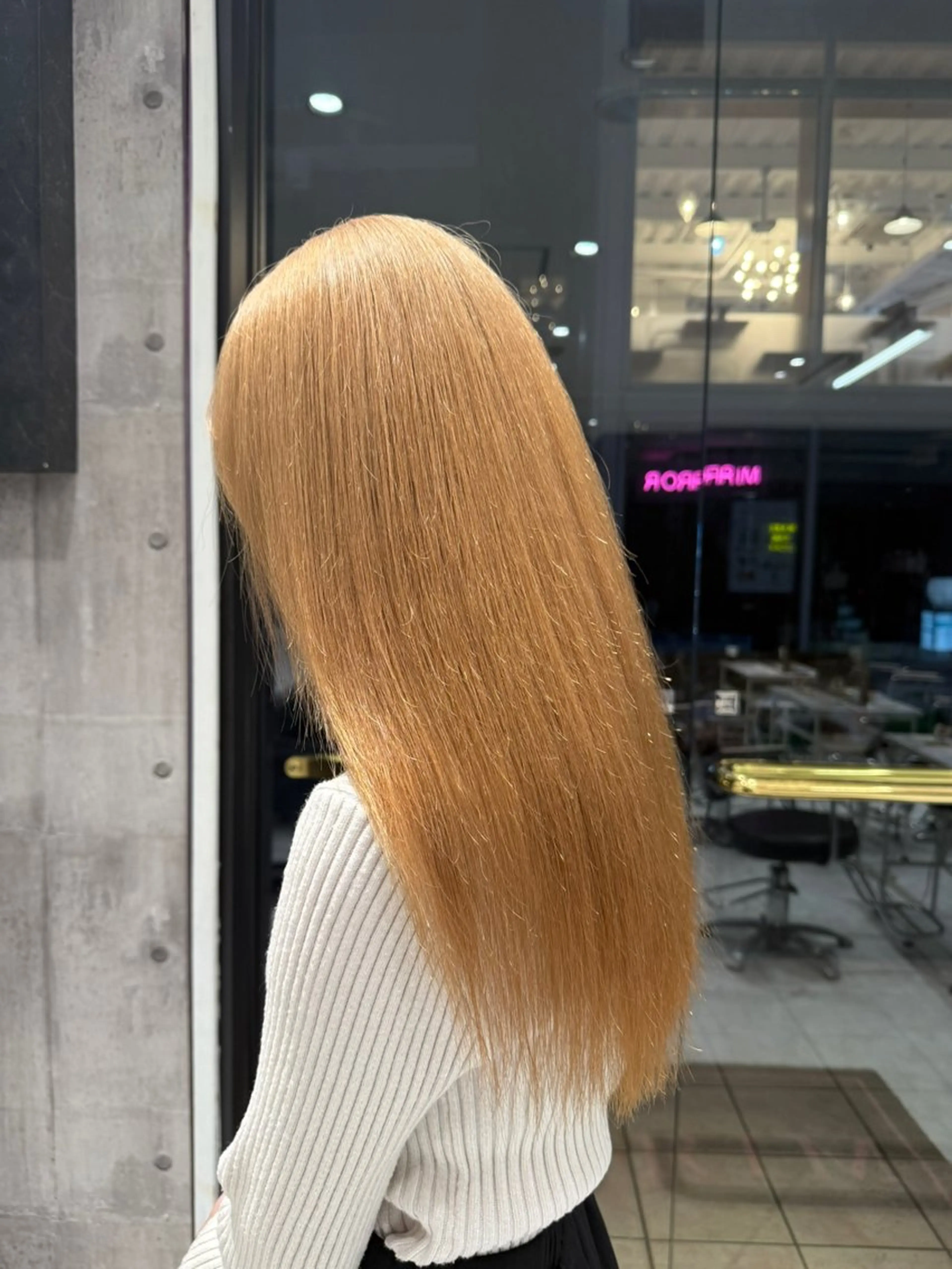 セミロング カラー ベージュカラー ブリーチ ブロンド ピンクカラー ヘアカラー 【🥀履歴修正🥀】 ハイトーン職人/拓真のヘアスタイル