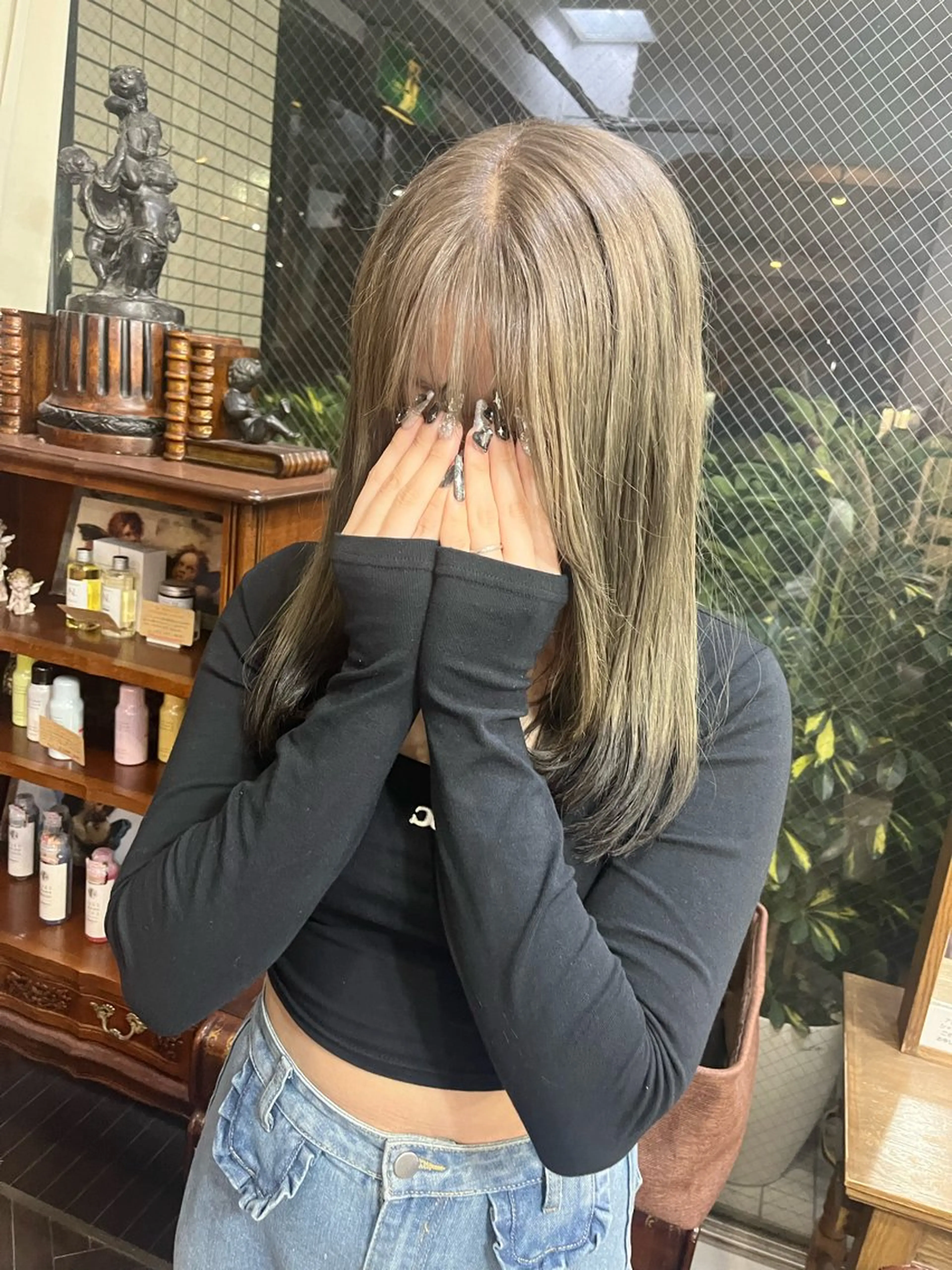 セミロング カラー ヘアカラー モモカ/ハイトーン /バレイヤージュのヘアスタイル