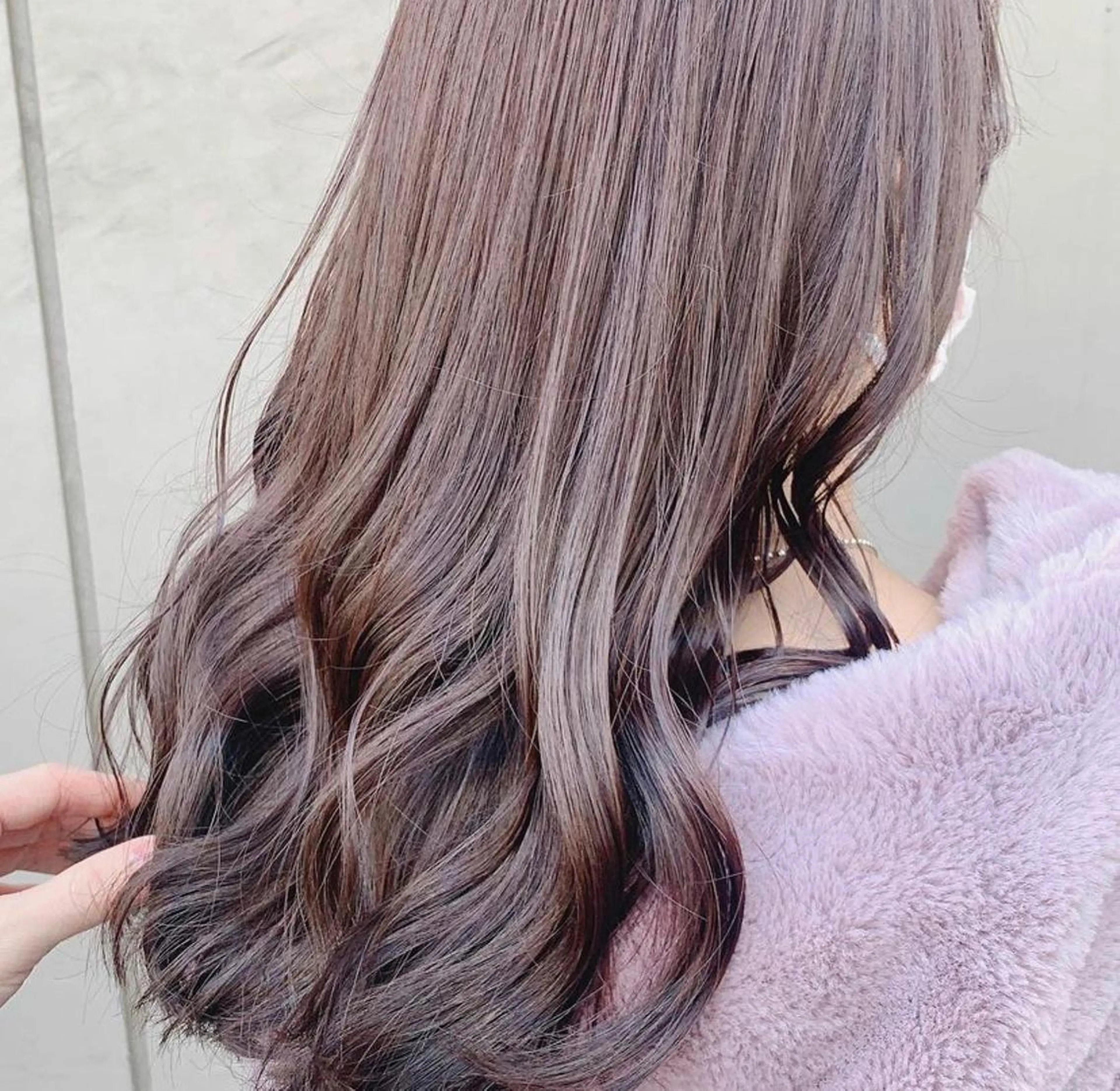 ミディアム カット ヘアカラー トリートメント サロウィン新宿三丁目East所属・顔周りレイヤー/新宿 /モテ艶カラー/航介のヘアスタイル