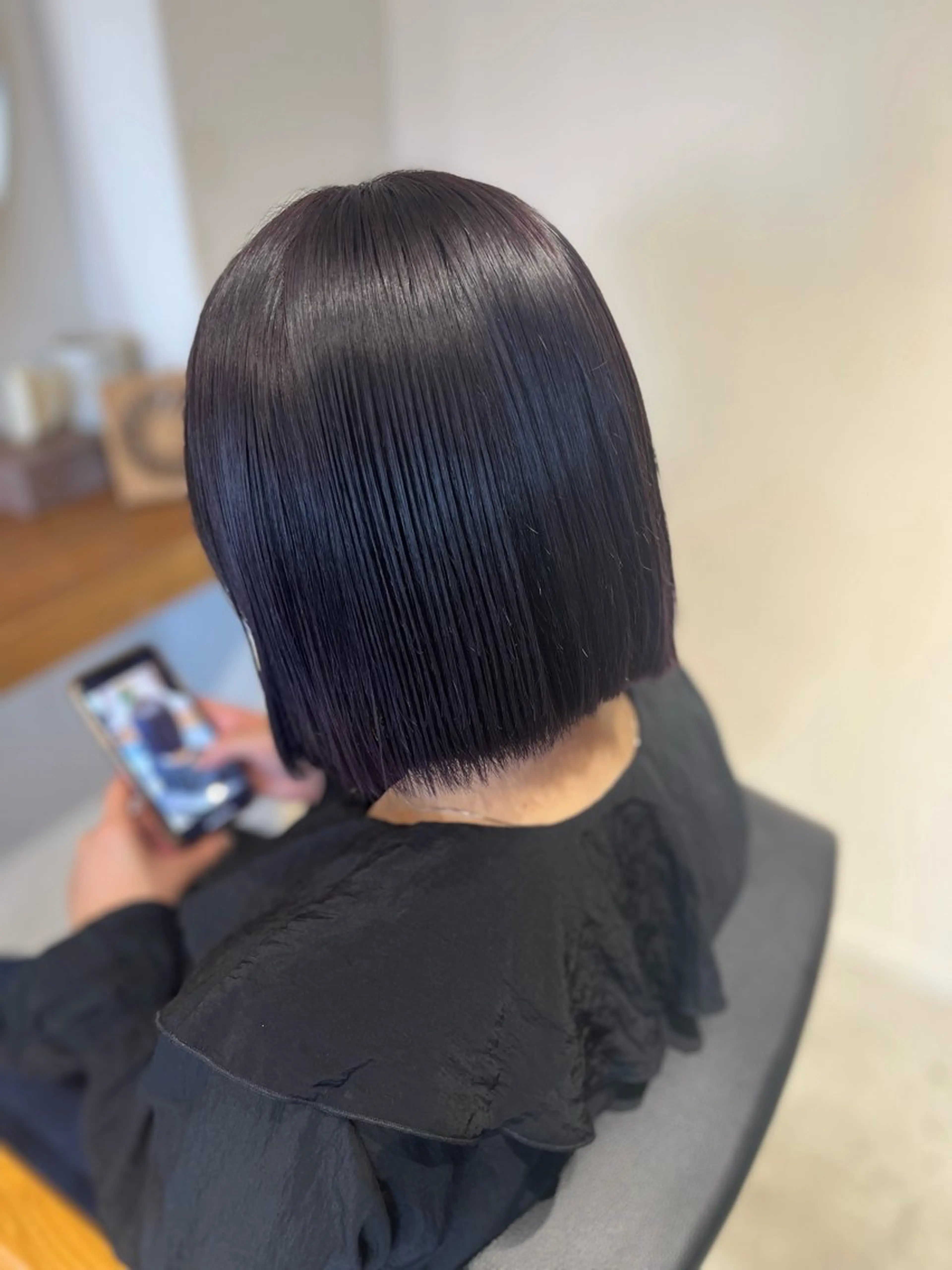 ミディアム パープルカラー ヘアカラー トリートメント 塩川ももこ/ 自然な縮毛矯正のヘアスタイル