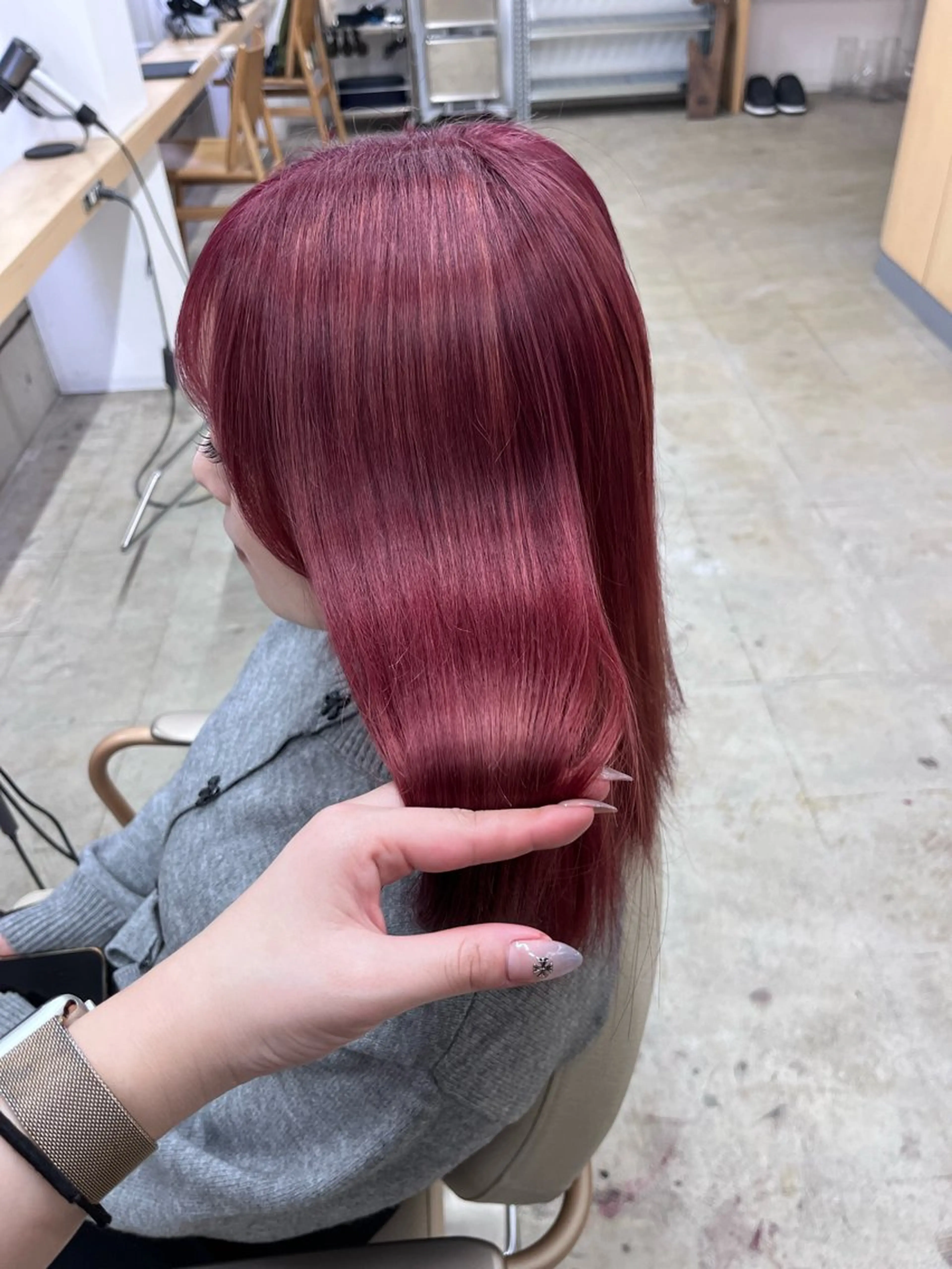 セミロング HONOKA/ ハイトーン艶カラーのヘアスタイル