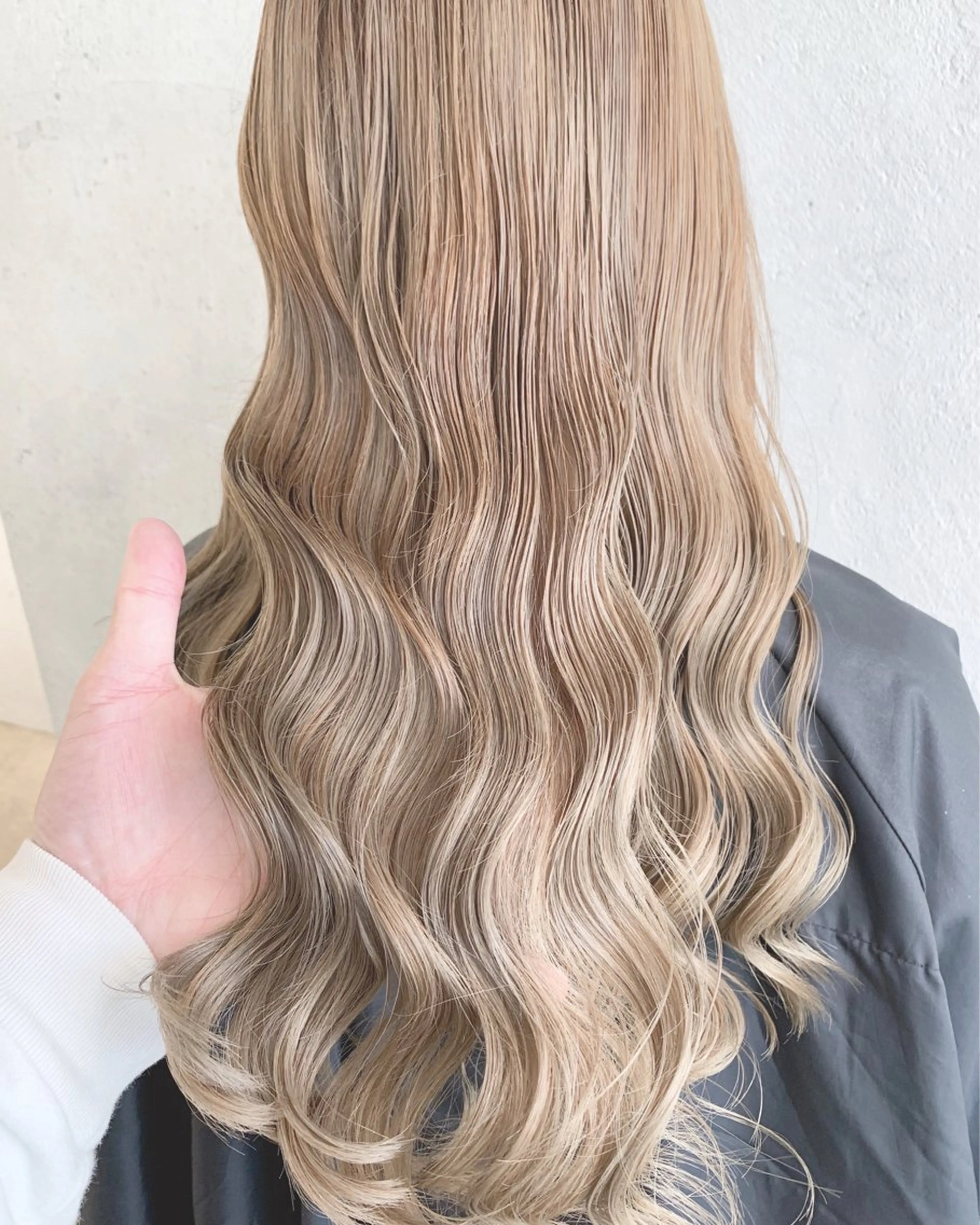 ロング 外国人風カラー カット ヘアカラー トリートメント grand story salon所属・海 人のヘアスタイル