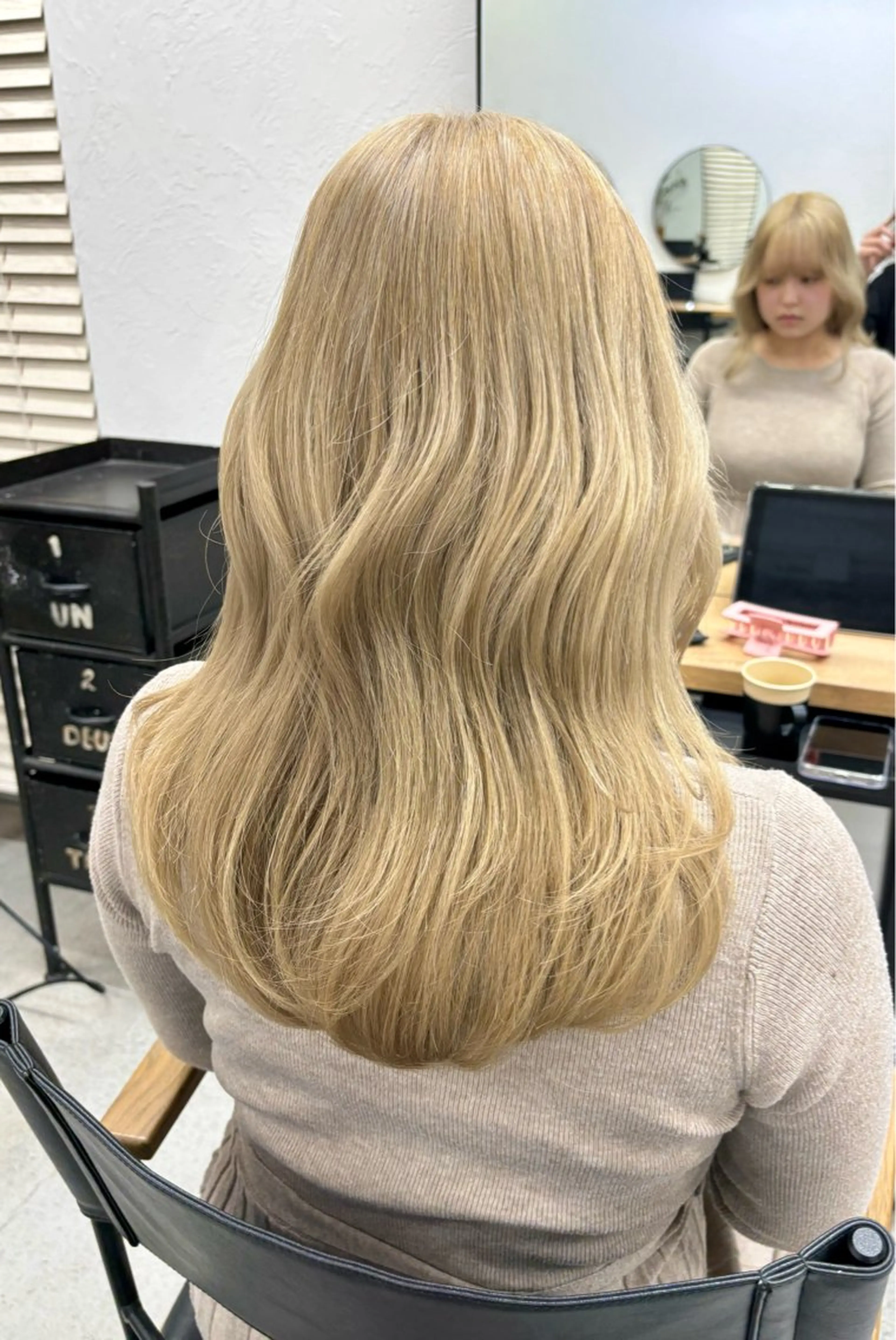 セミロング カラー ヘアアレンジ ヘアカラー 坂齋大地／レイヤー/ ミルクティーのヘアスタイル