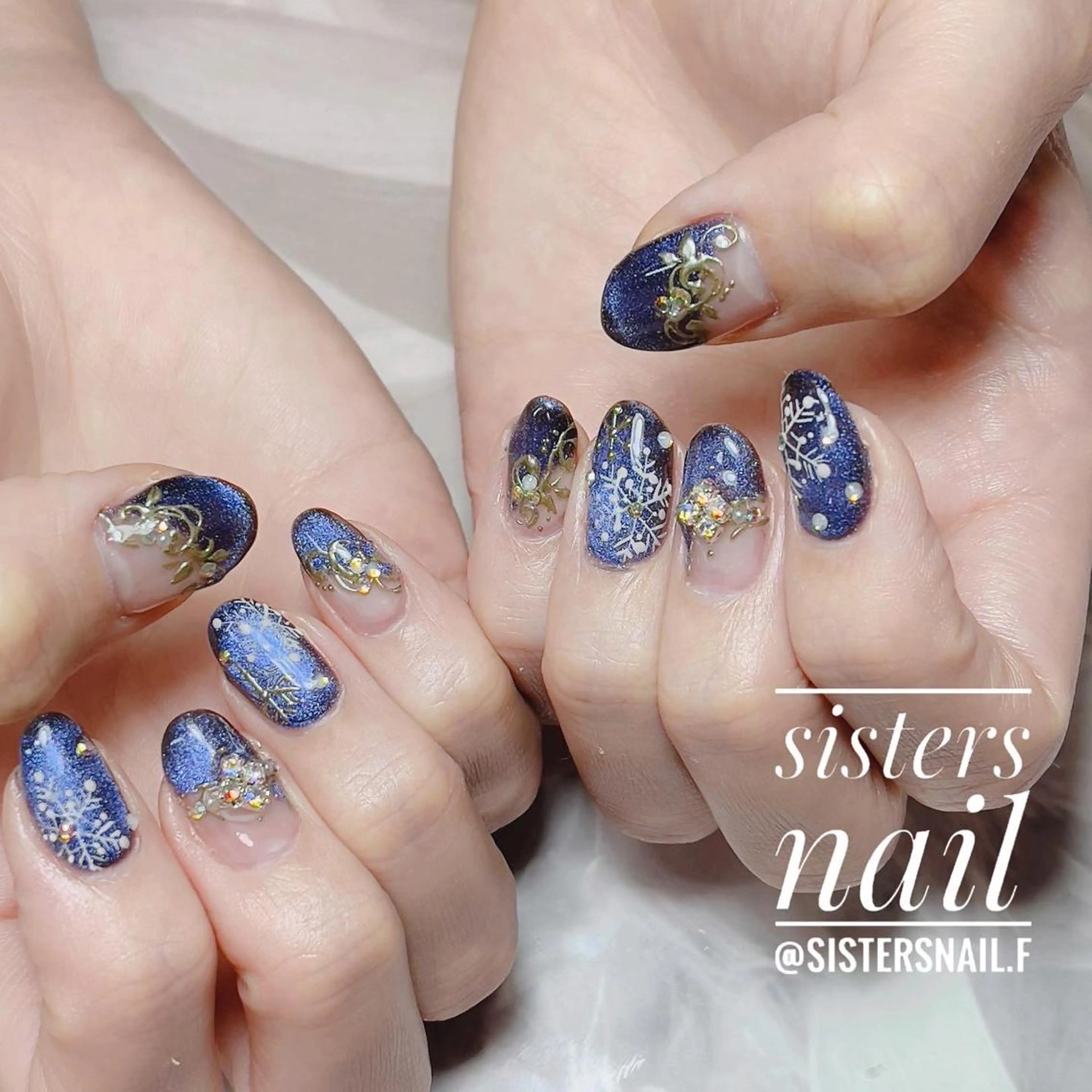 ネイル アートネイル ゴールド キラキラネイル マグネットネイル 冬ネイル sisters nail.fのネイルデザイン