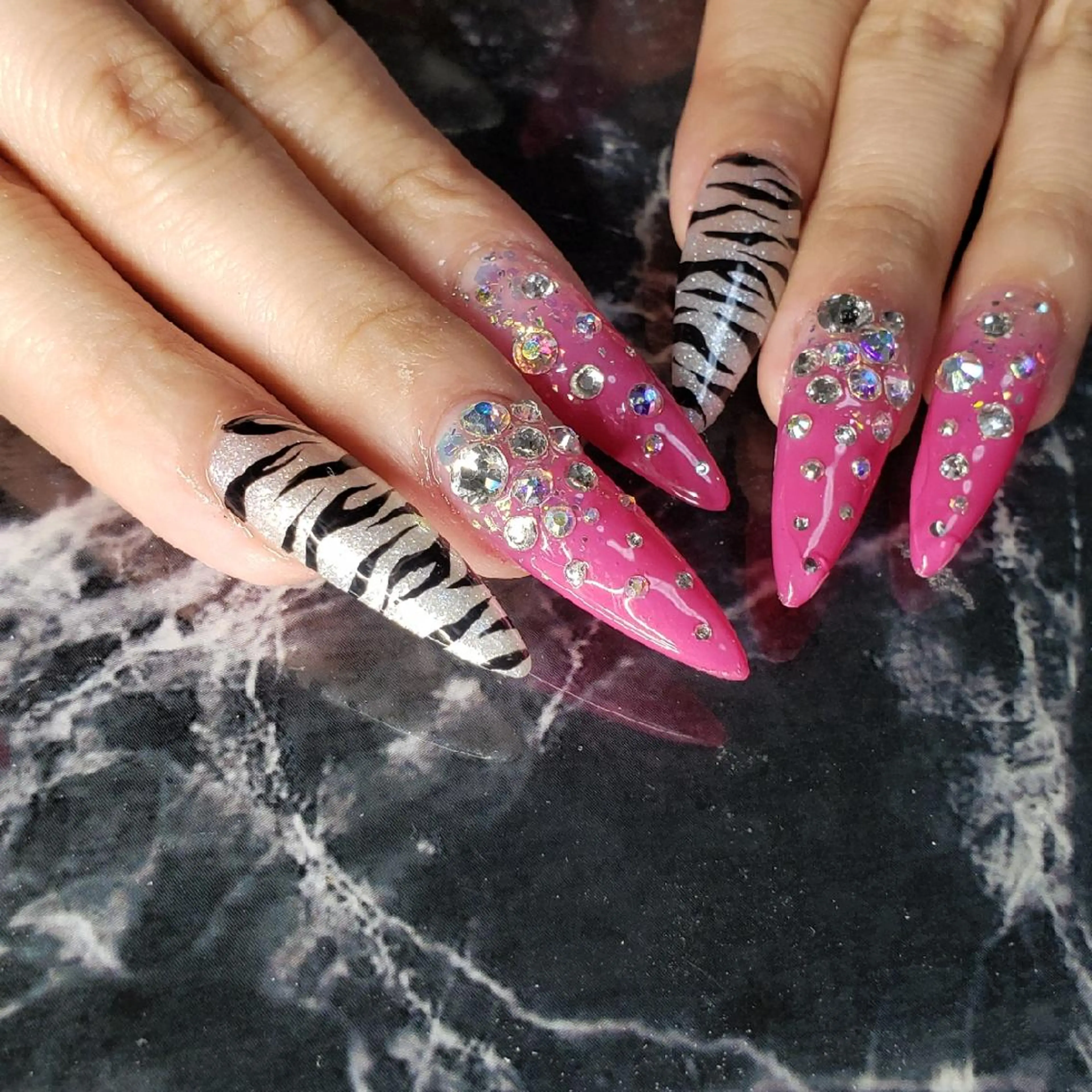 ロング ネイル ハンドネイル クロキ 。のネイルデザイン