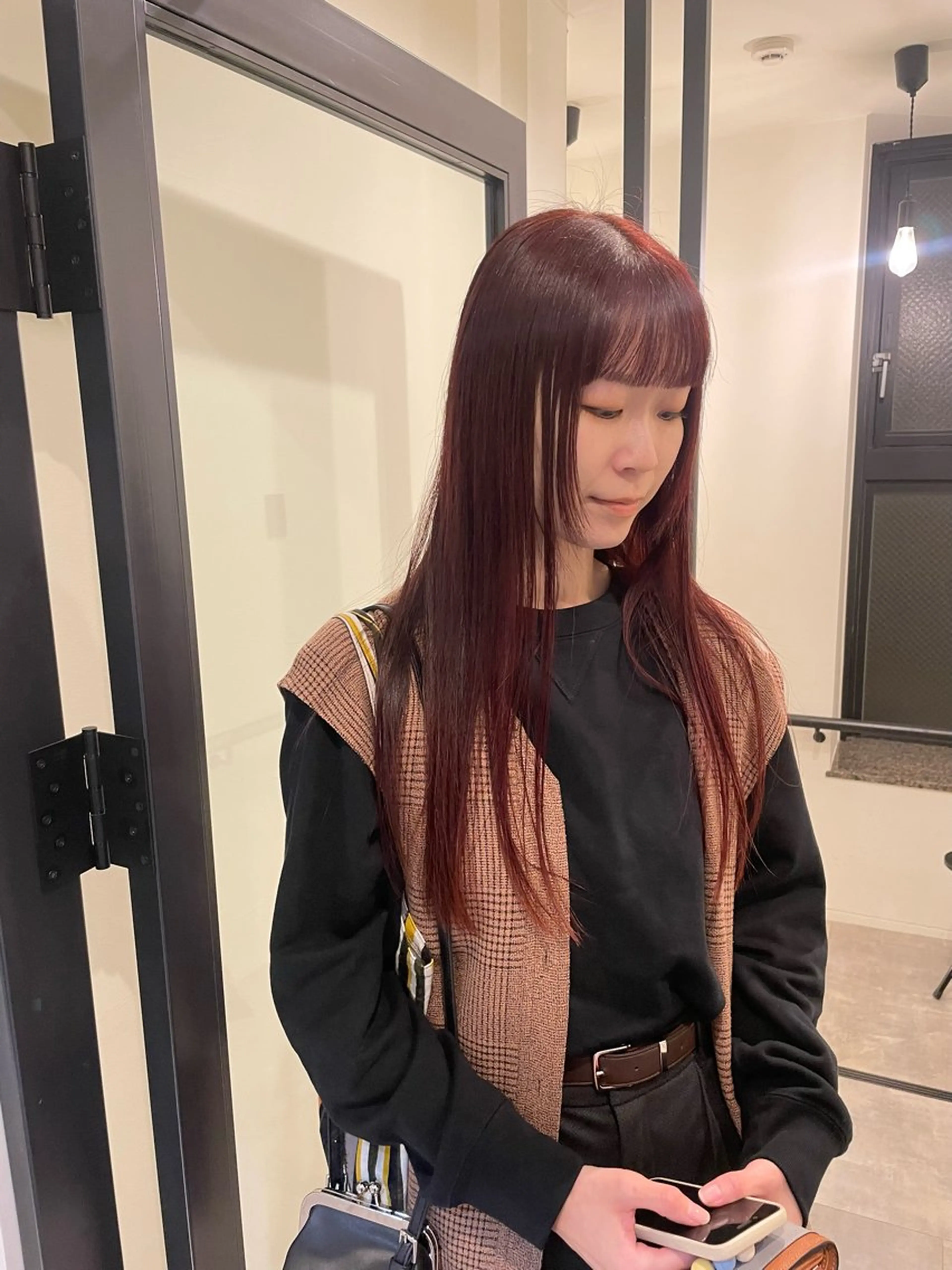 ロング カラー ブリーチ ボルドーカラー ブリーチなしカラー 渋谷 留菜のヘアスタイル