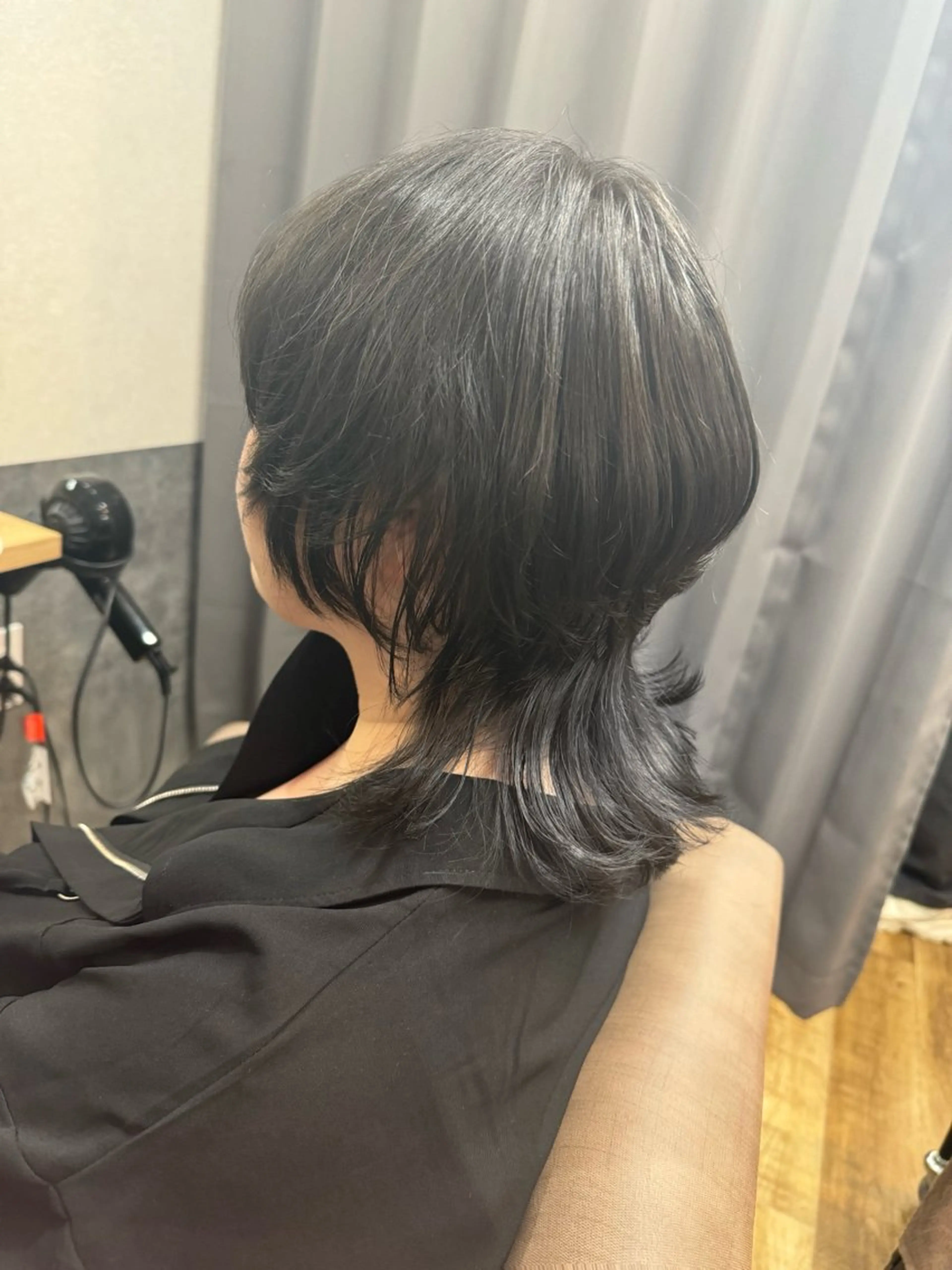 ミディアム カラー ブルーカラー ウルフカット メンズカット特化 今野のヘアスタイル