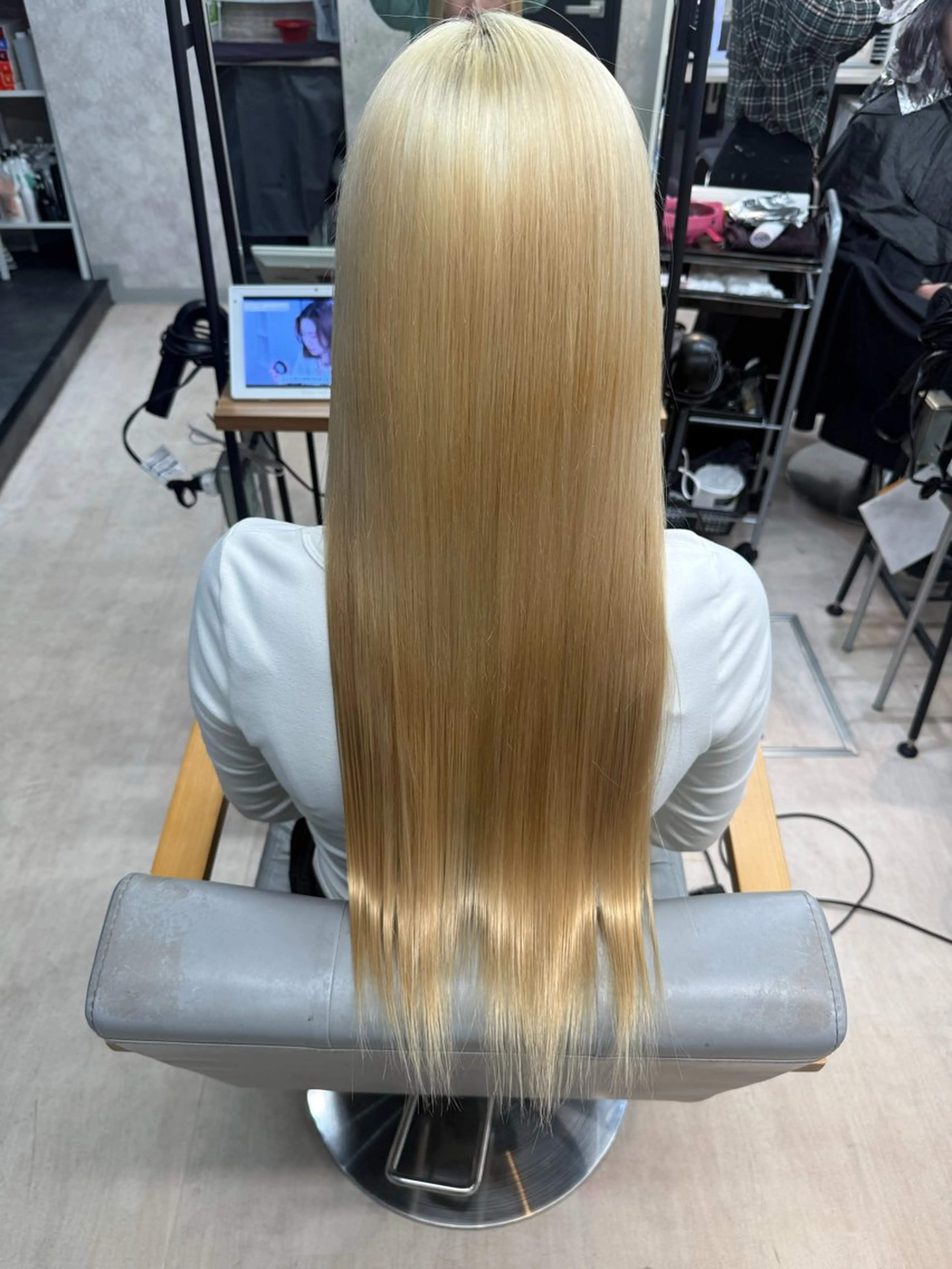 ロング Yuzumi/ ハイトーン/パーマのヘアスタイル