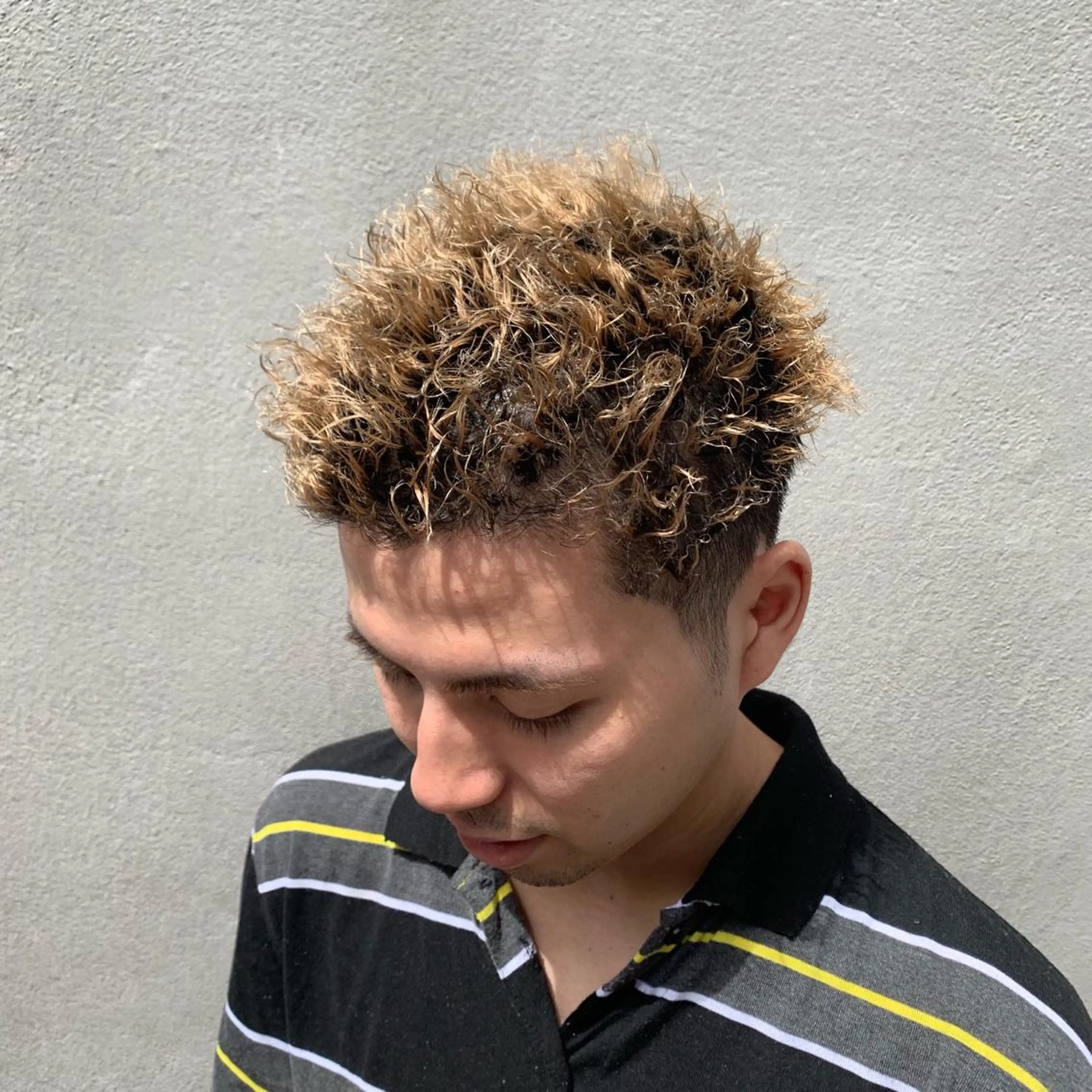 ショート パーマ メンズ ☘️ブリーチ/ハイト ーン/レイヤー/のヘアスタイル