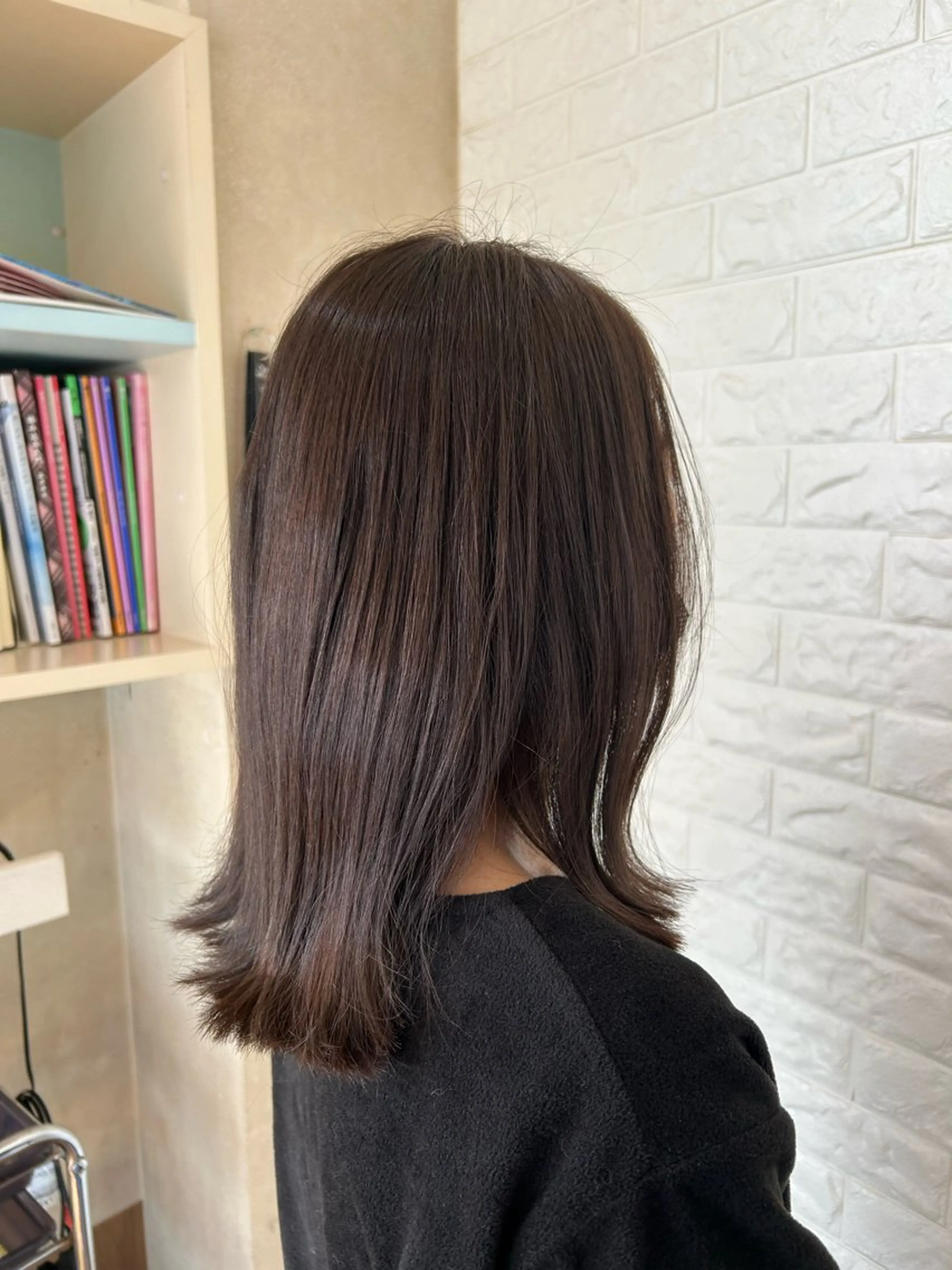 セミロング カラー 武井 哉子のヘアスタイル