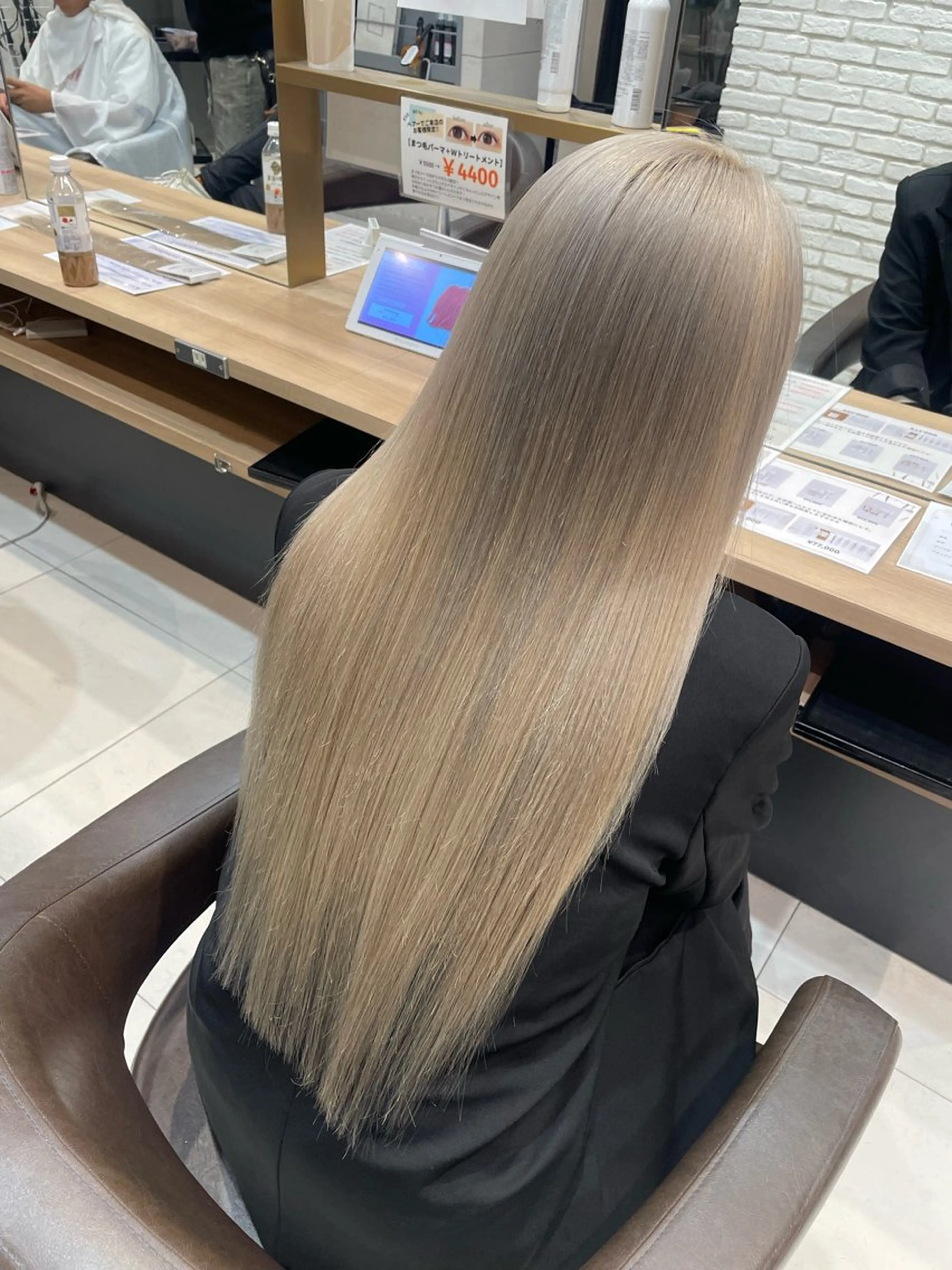 ロング Earth  Authentic 草津エイスクエア店所属・苗村 梨愛のヘアスタイル