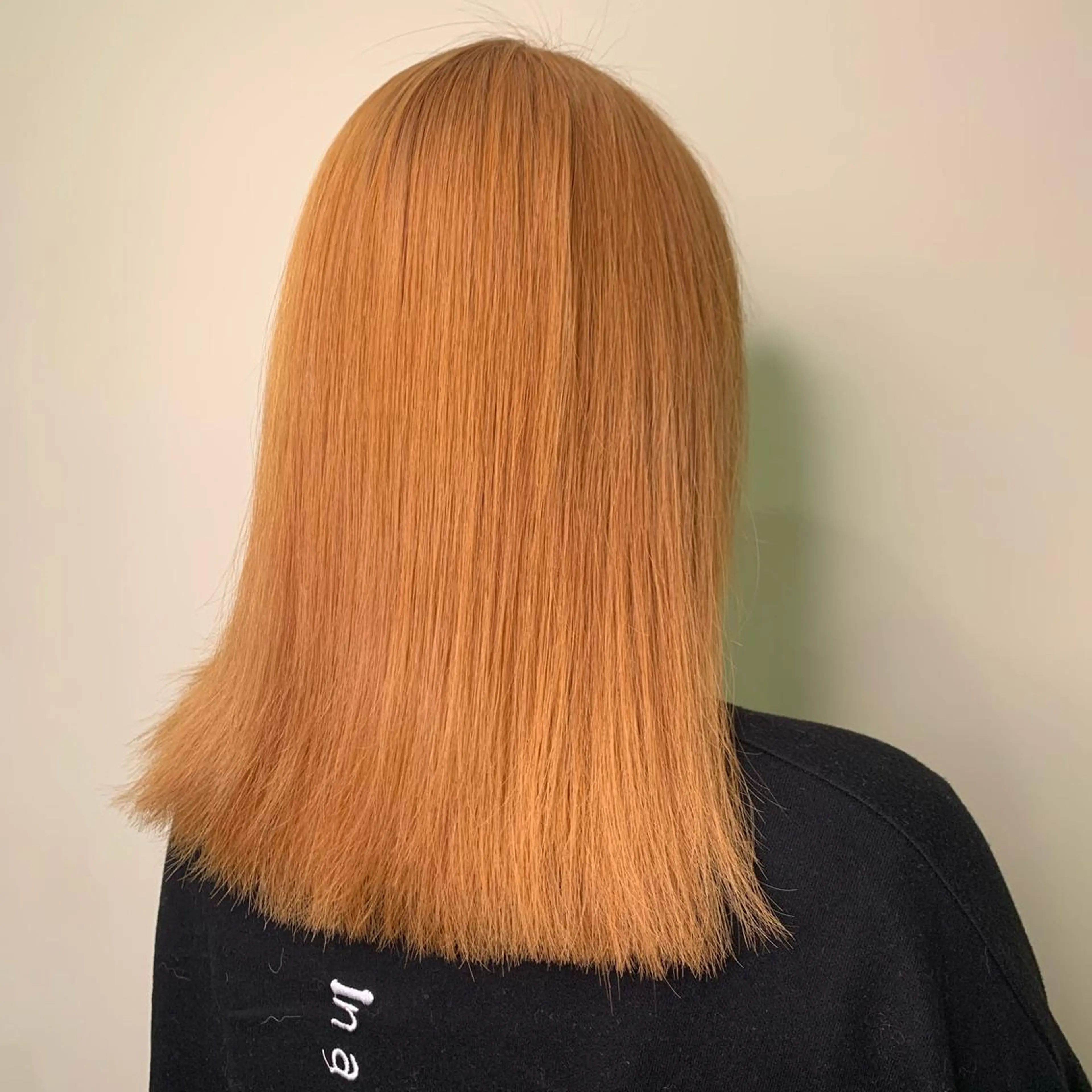 カラー ブリーチ オレンジ 染矢 優希のヘアスタイル