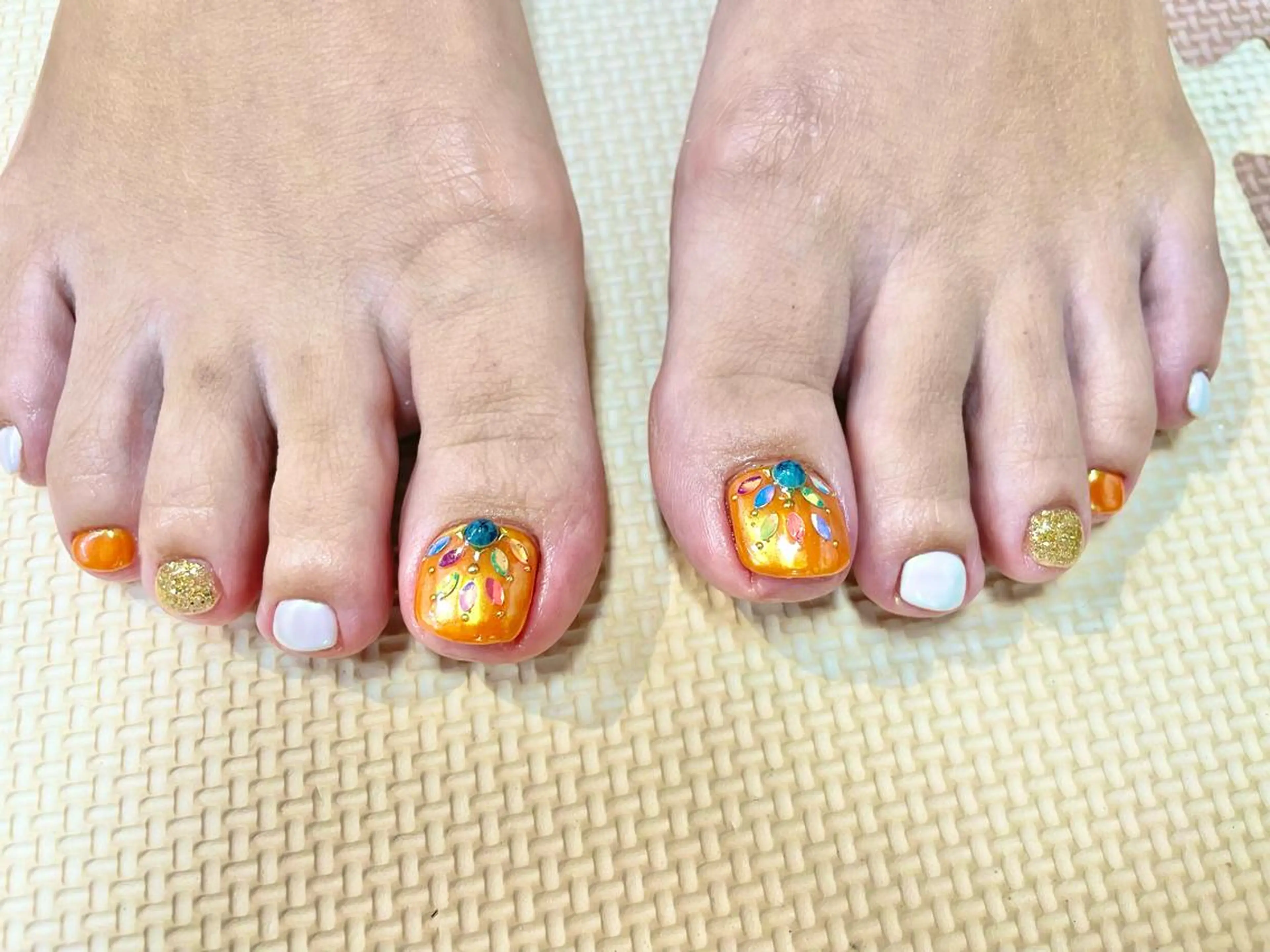 ネイル イースター フットネイル フレンチネイル ジェルネイル ガラスフレンチ フットネイル .N YUKIのネイルデザイン