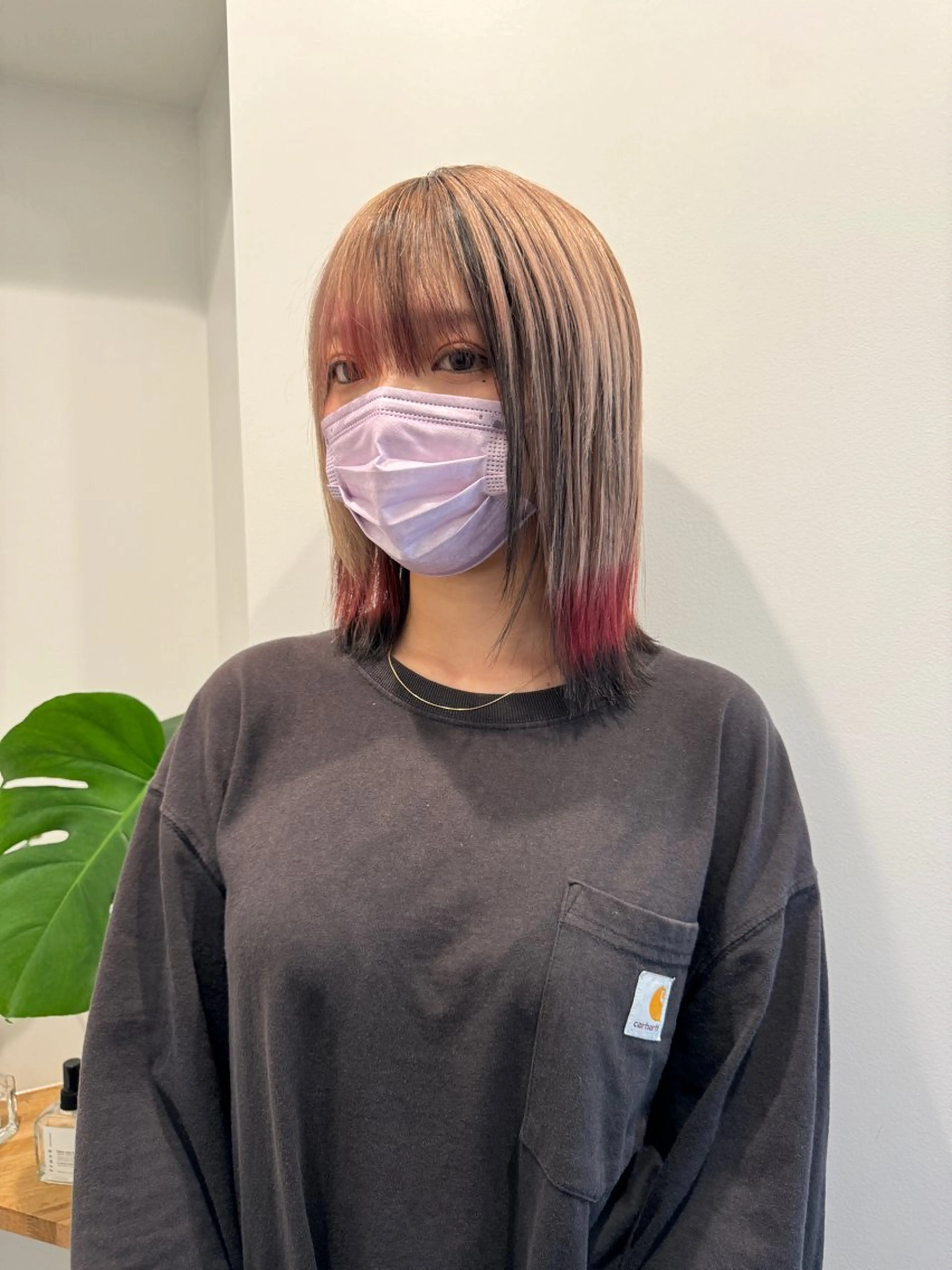 ミディアム カラー 切りっぱなしボブ レイヤー/縮毛矯正のヘアスタイル