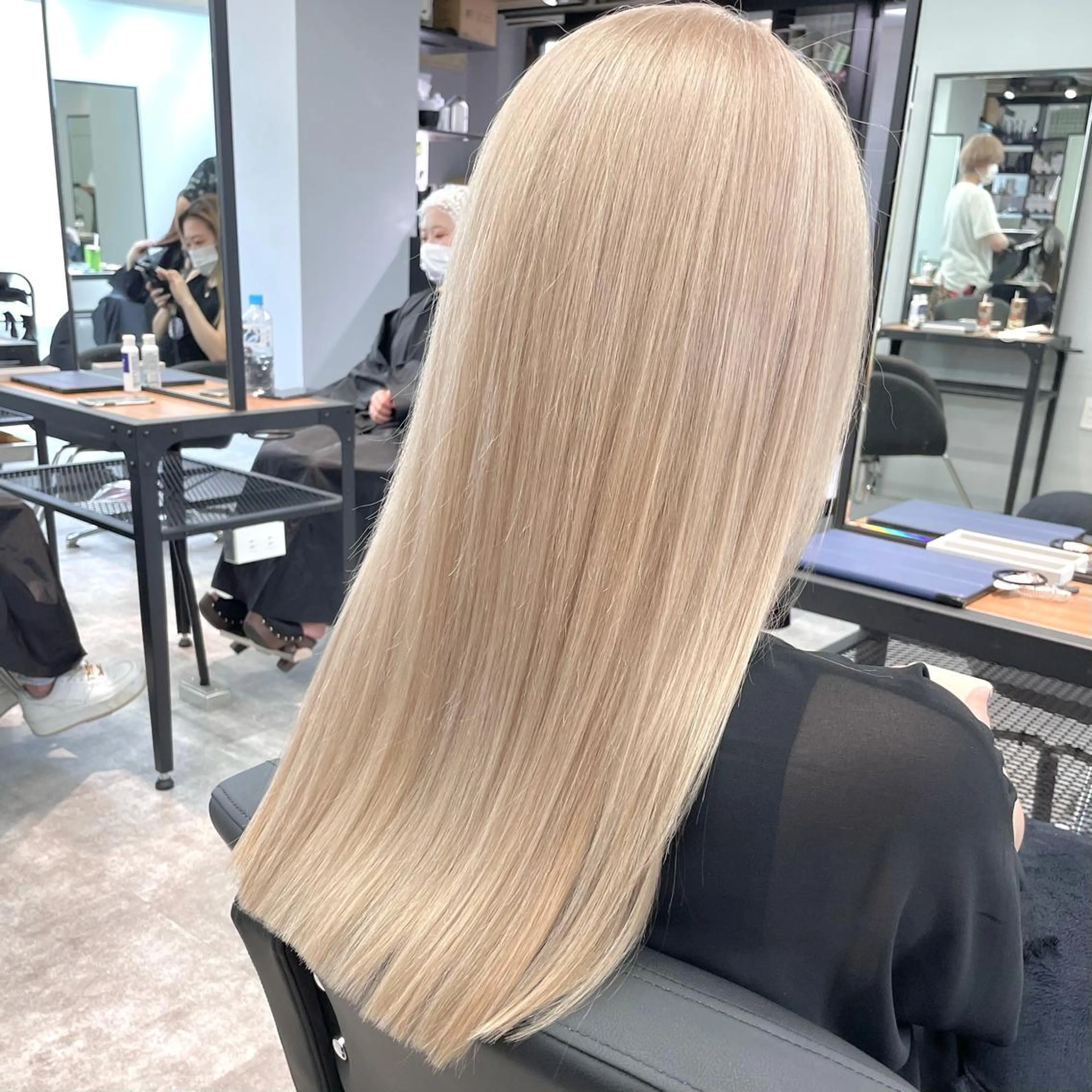 ロング カラー ベージュカラー ハイトーンカラー ハイトーンベージュ ヘアカラー トリートメント ✨ハイトーン✨ 濱田知孝のヘアスタイル