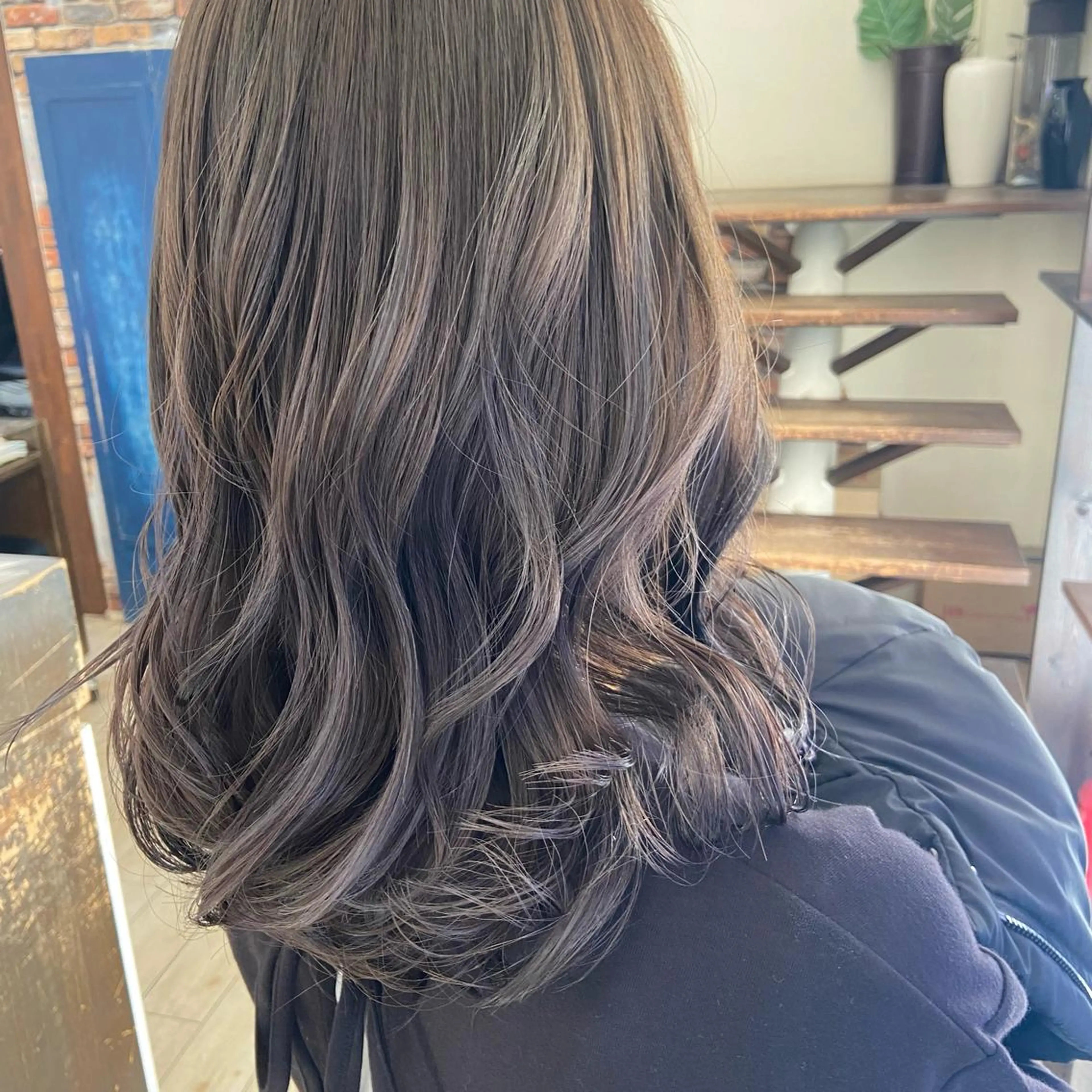 セミロング 鈴木 琴乃のヘアスタイル