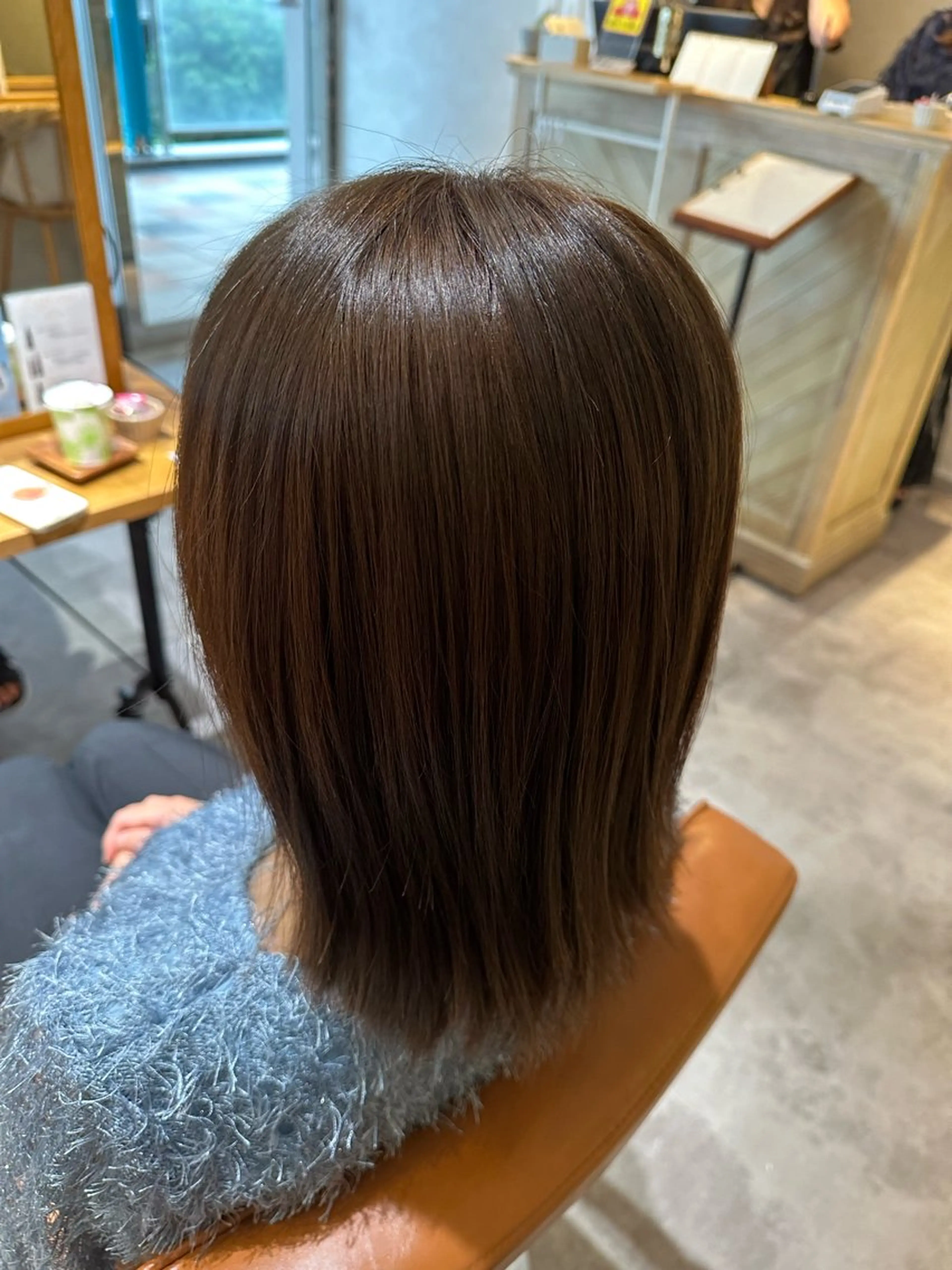 ミディアム カラー ベージュカラー オリーブベージュ 阪本 愛実のヘアスタイル