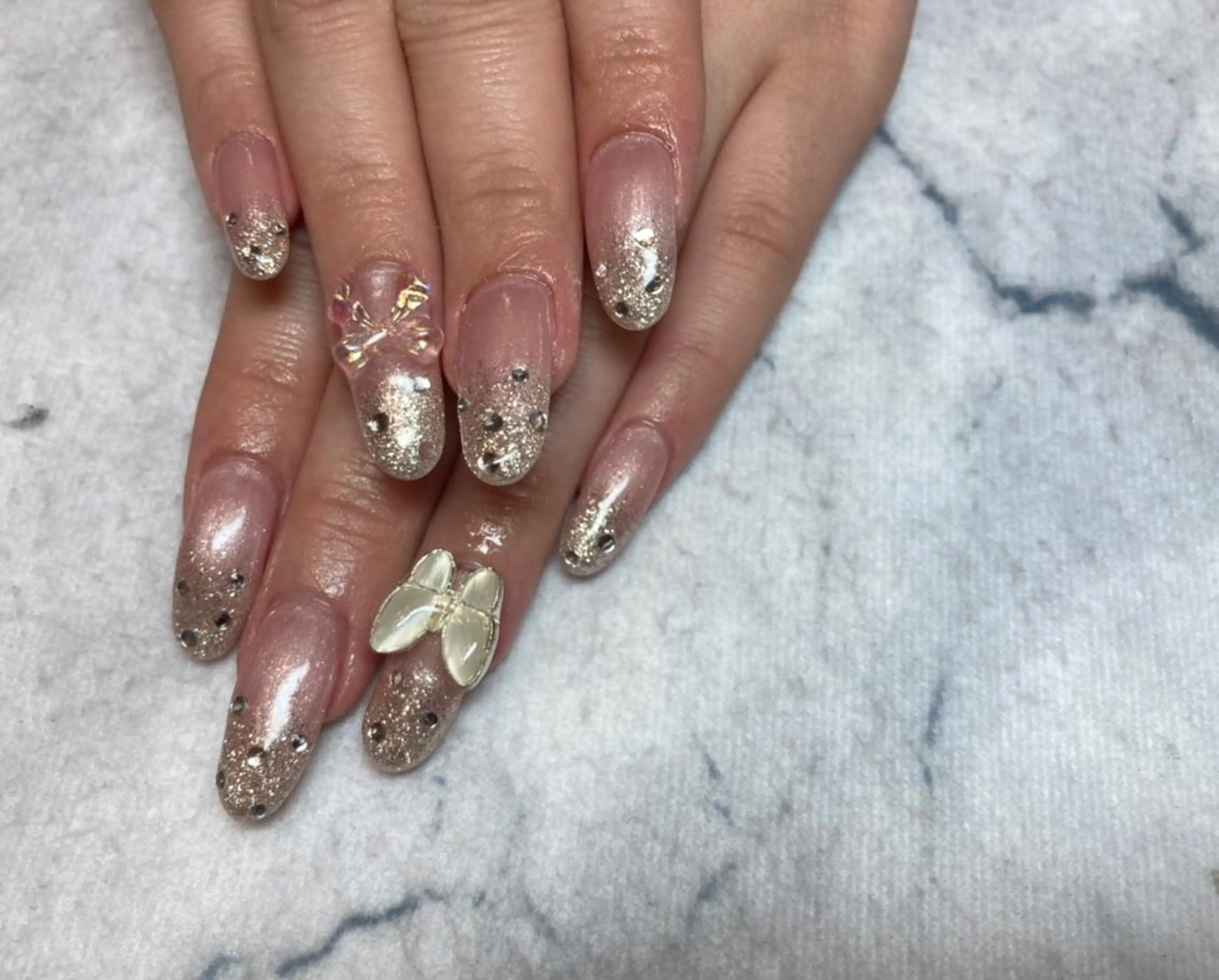 ネイル ネイルリボン 受付スタッフのネイルデザイン