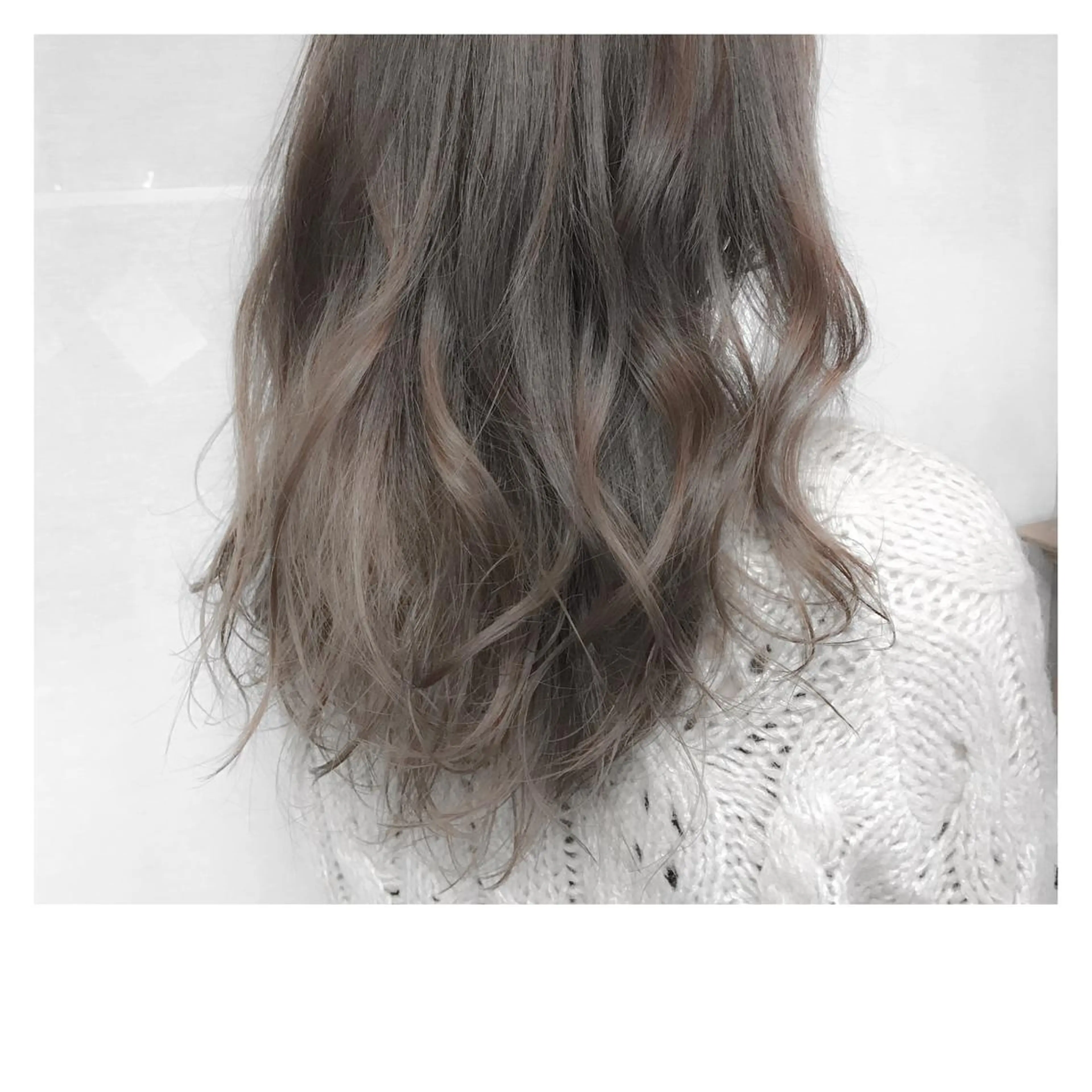セミロング カラー アッシュ ミルクティーアッシュ 髪質改善、縮毛矯正 店長浅野太郎のヘアスタイル