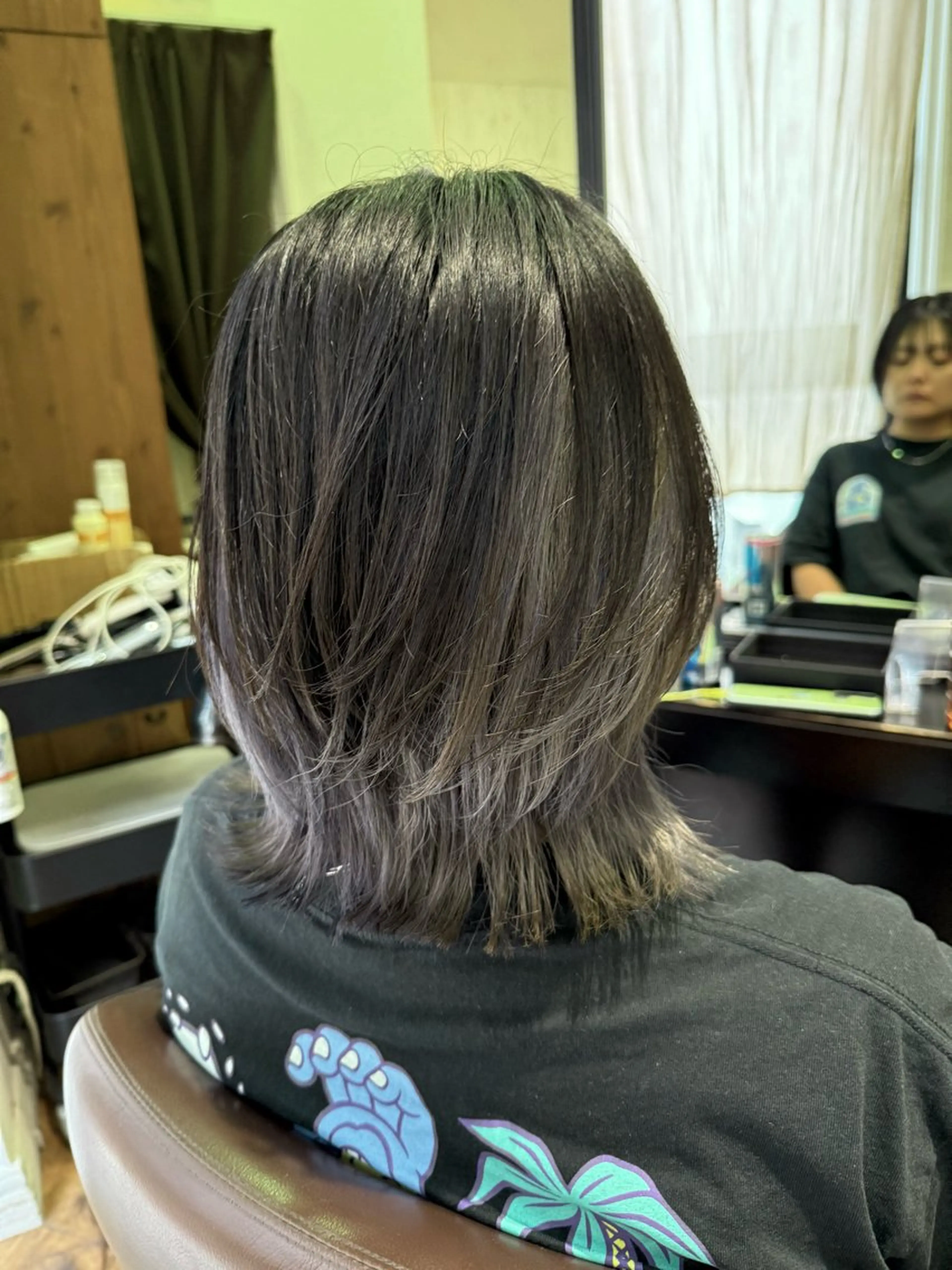 ミディアム カラー 溝口 槙里也のヘアスタイル