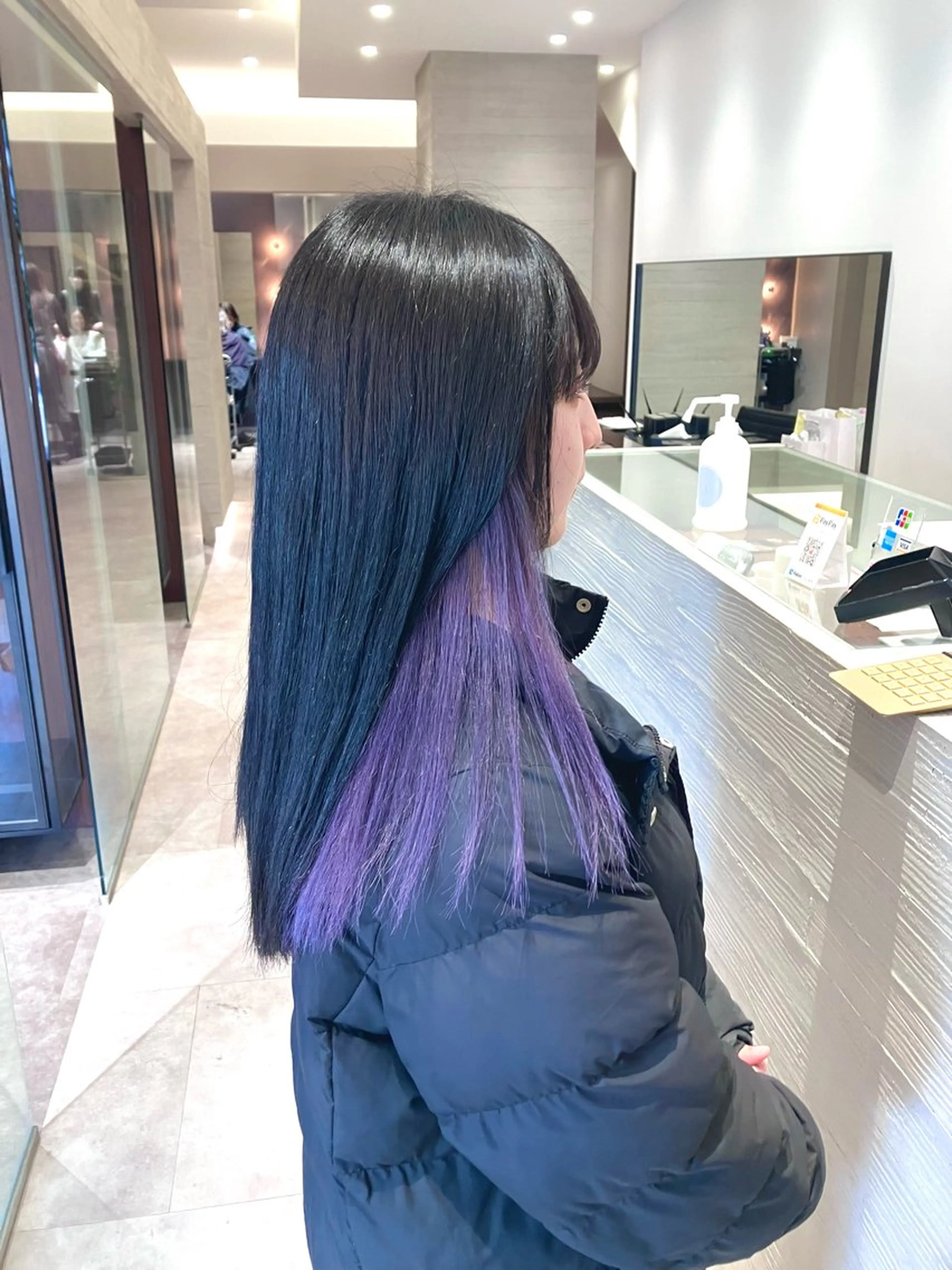 ロング カラー ブリーチ パープルカラー サキ🤍ハイトーン 🩰くびれ巻きヘアのヘアスタイル