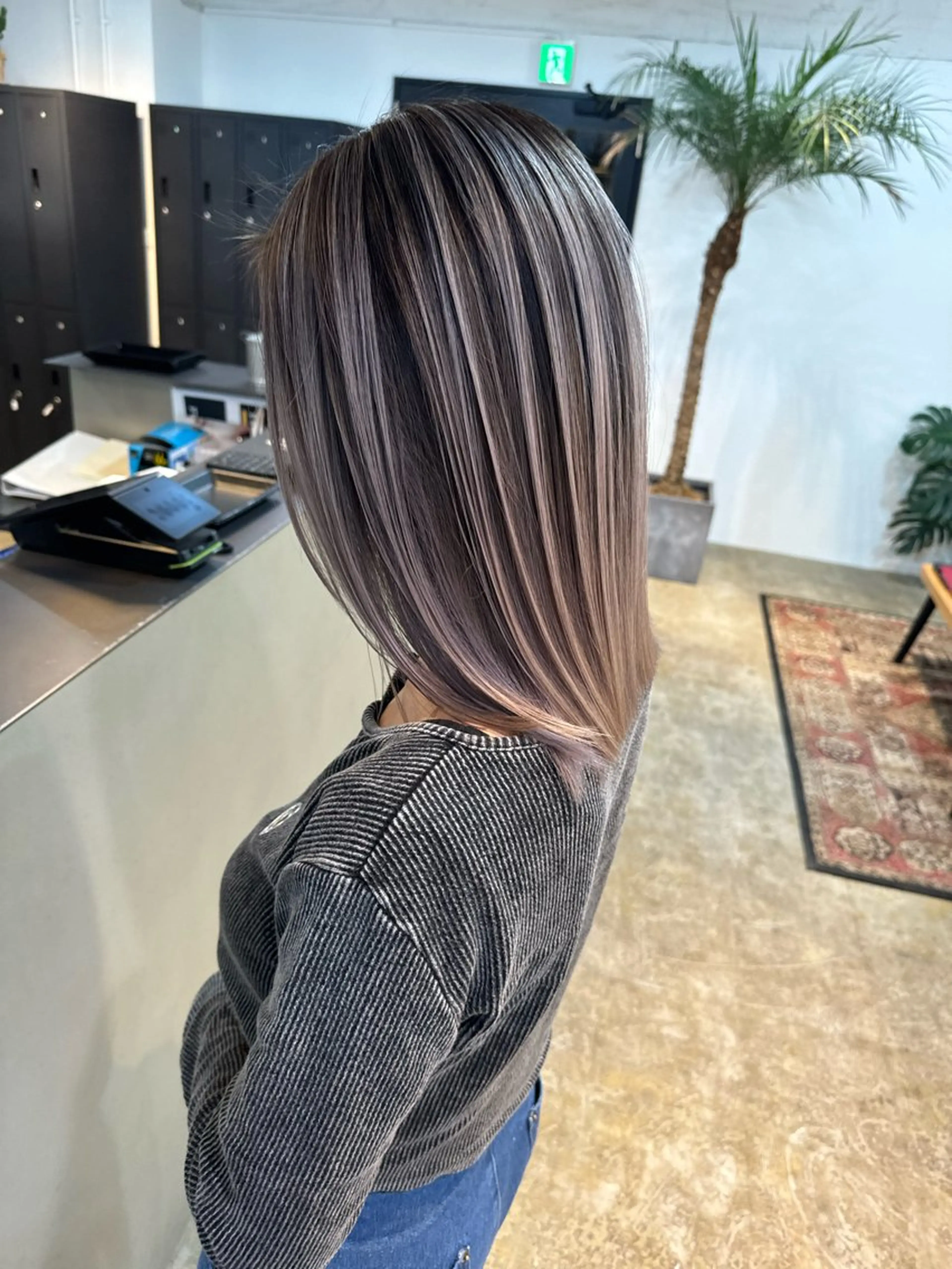 ミディアム カラー バレイヤージュ ブリーチ レイヤーカット ヘアカラー Merly Osakaのヘアスタイル