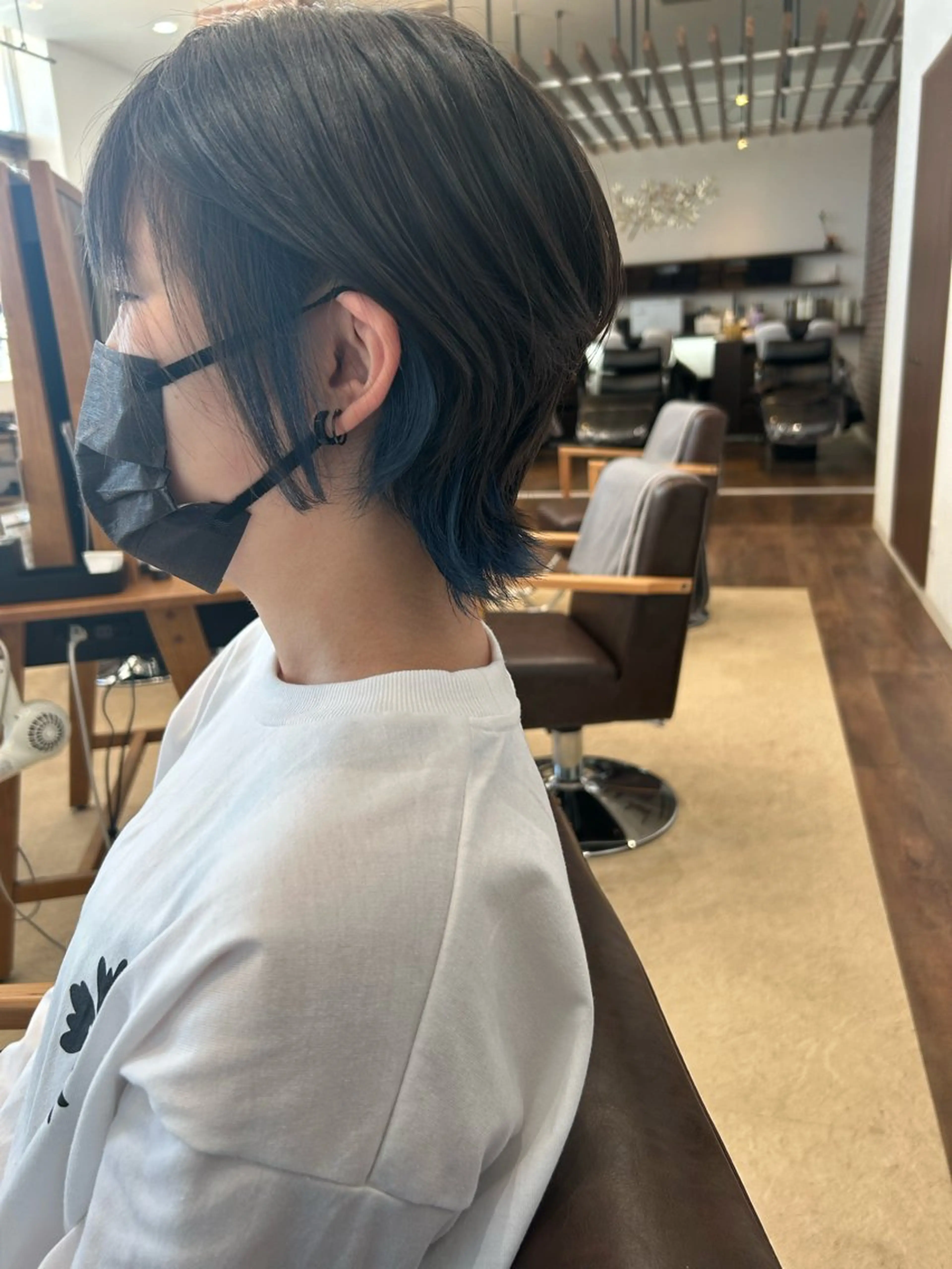 カット＋イヤリングカラー（ブリーチ込み）＋カラーの写真