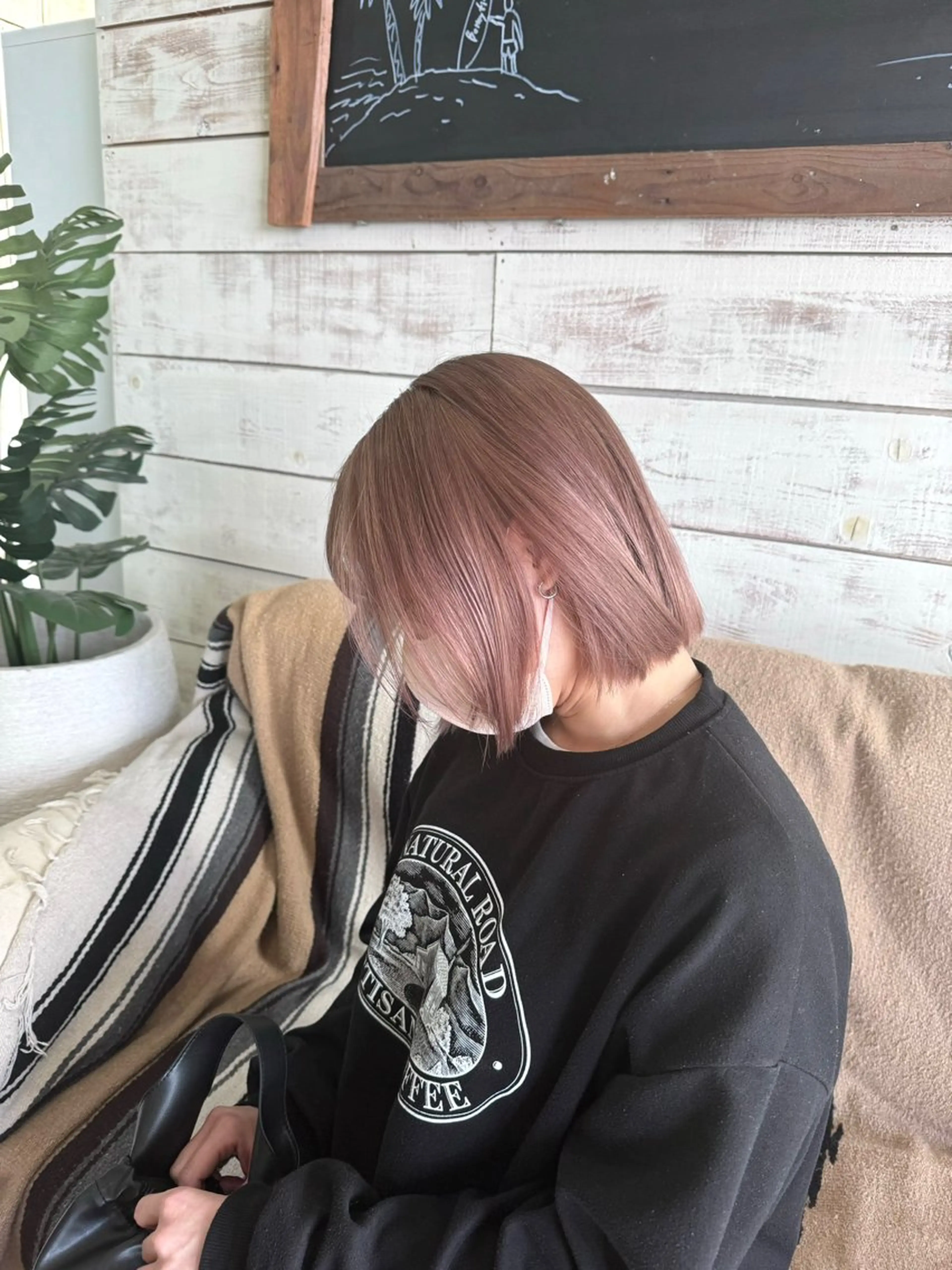 ミディアム 鷺谷 玲奈のヘアスタイル
