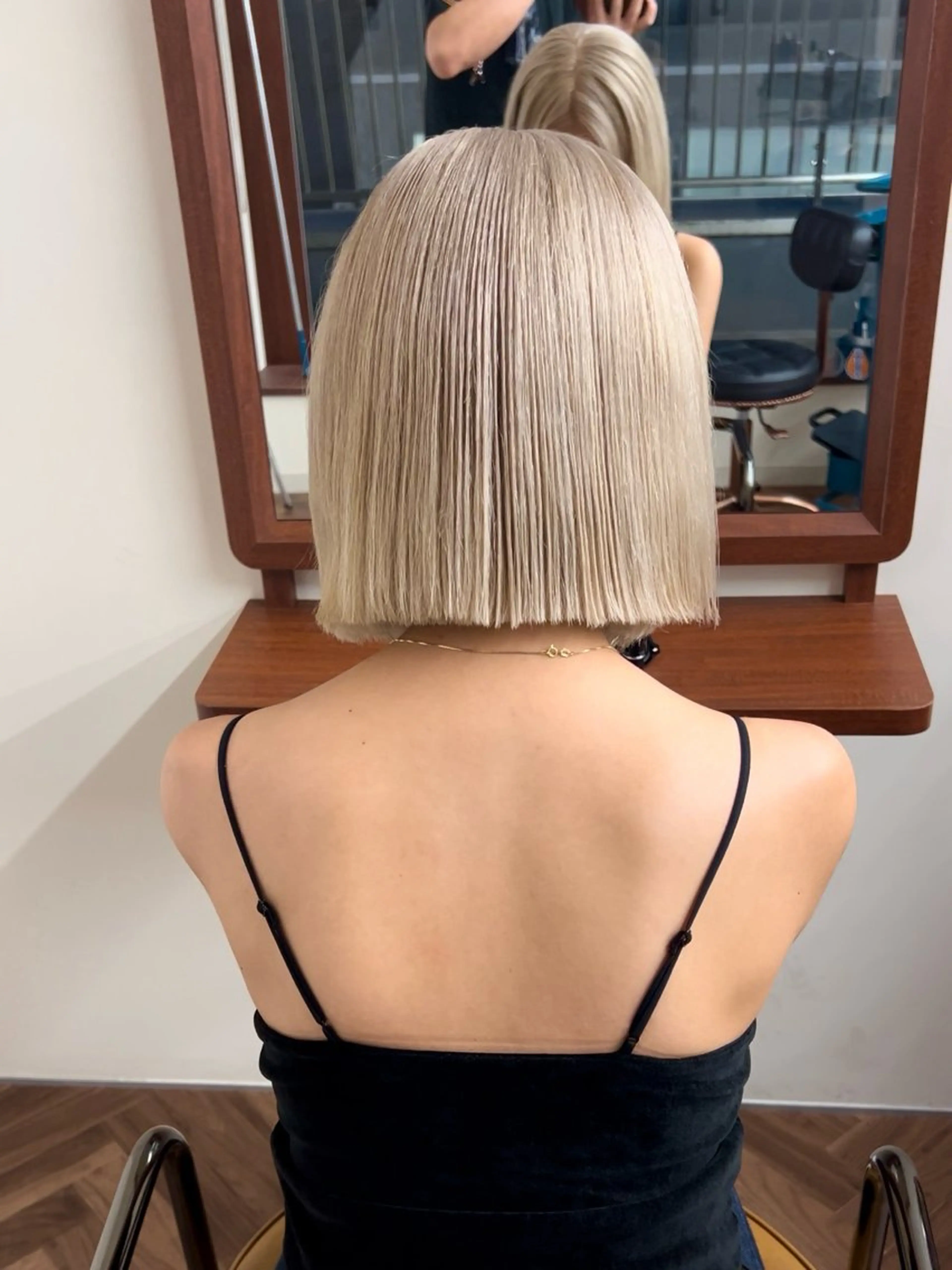 ミディアム カラー ブリーチ ブロンド ケアブリーチ 透明感カラー ダブルカラー レイヤー専門家 ダブルカラー修のヘアスタイル