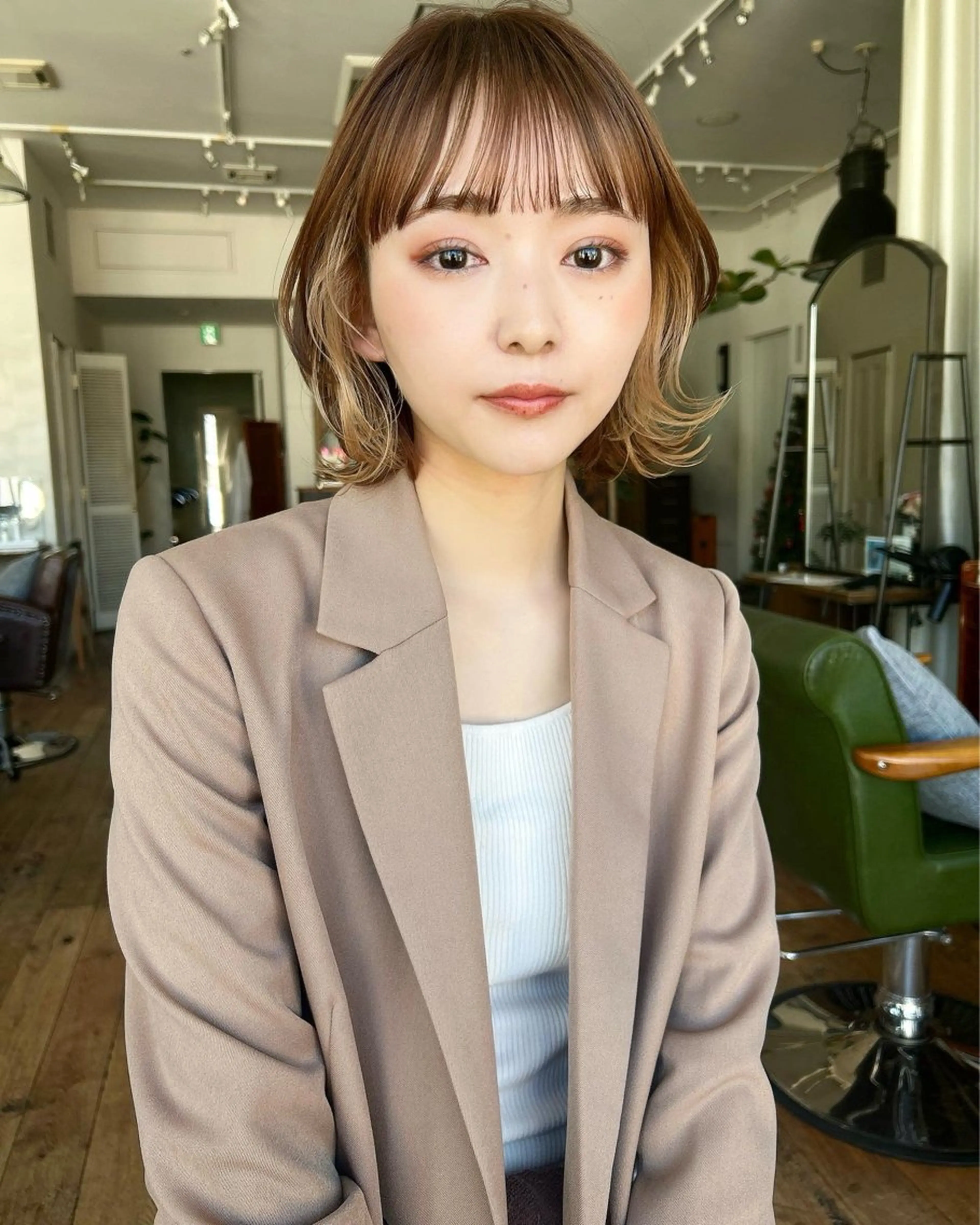 ミディアム カラー インナーカラー メンズ／パーマ ／レディース髪質改善のヘアスタイル