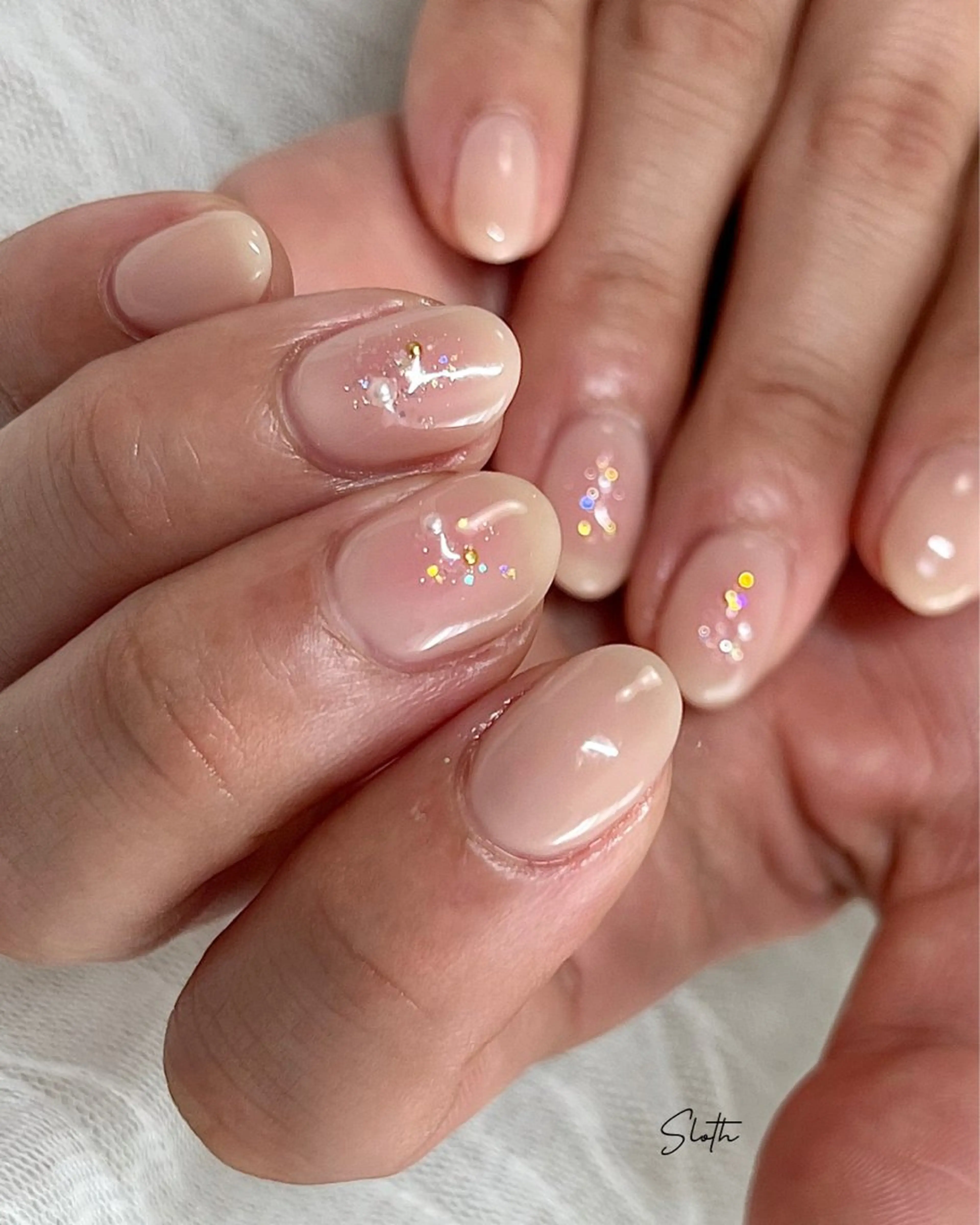 ネイル オーロラネイル チークネイル キラキラネイル ラメ(グリッター) オフィスネイル nail salon slothのネイルデザイン