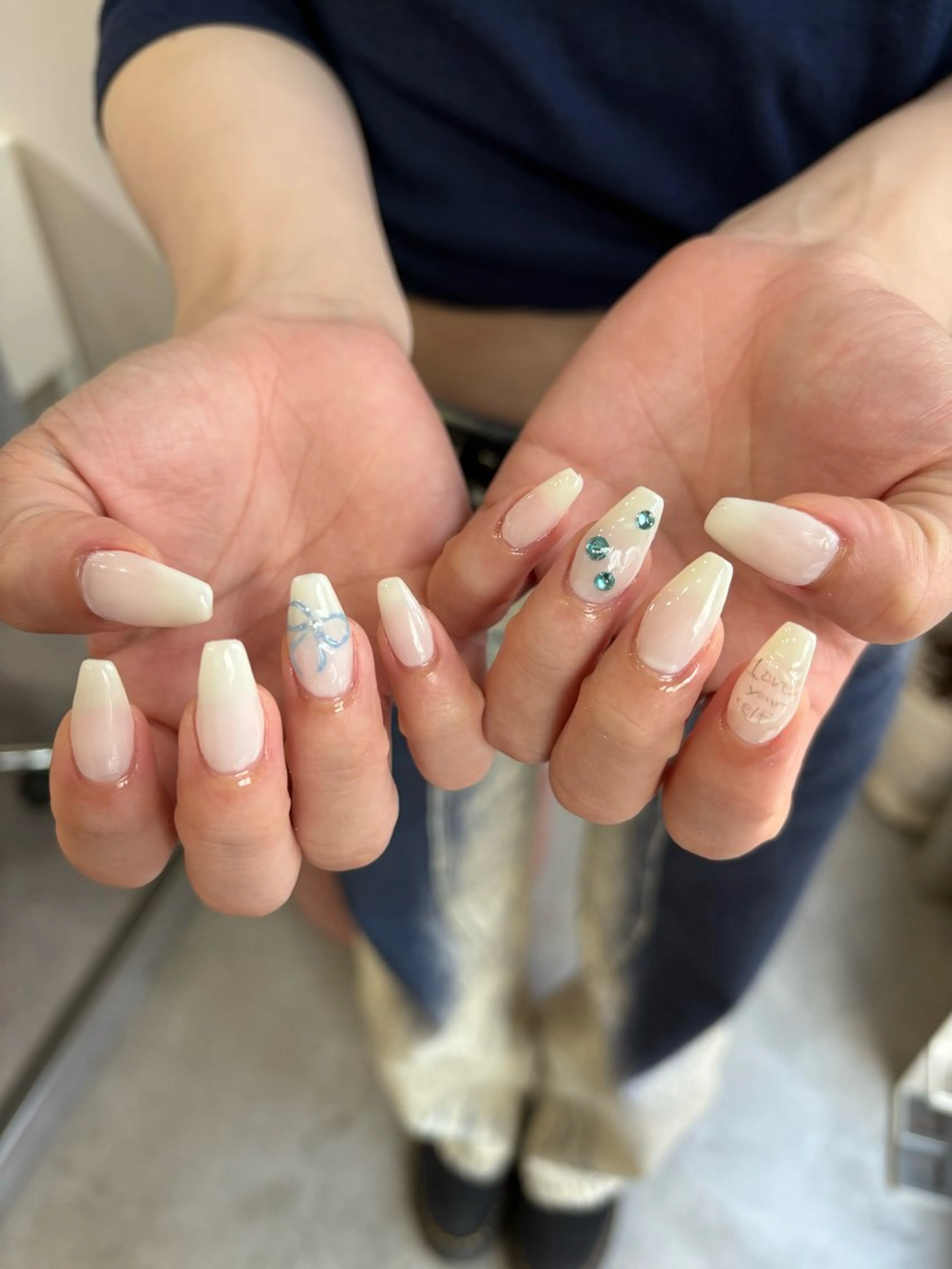 ネイル ストーンネイル lily大濠 yokoteのネイルデザイン