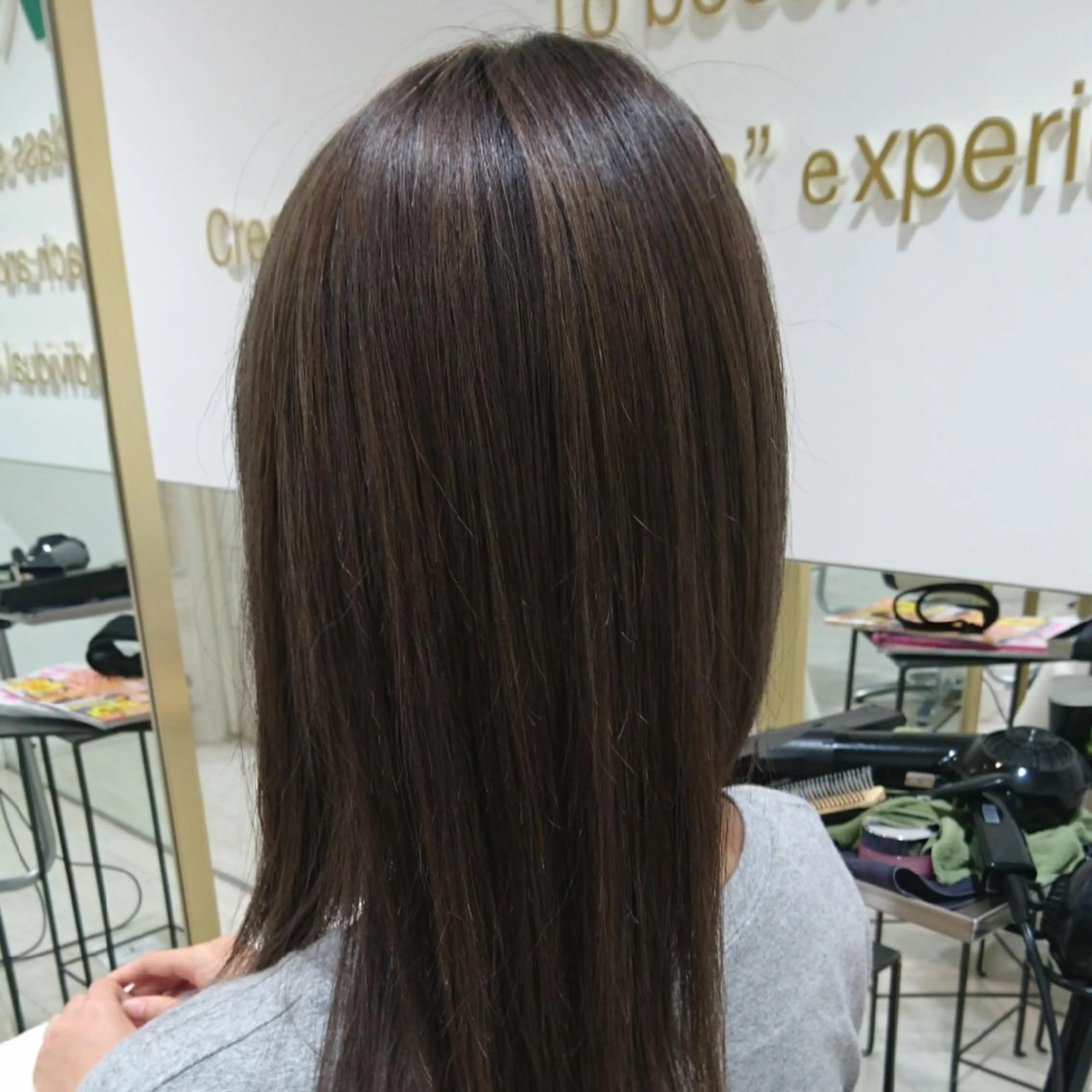 セミロング パーマ 縮毛矯正 トリートメント カット 縮毛矯正 トリートメント スマイリーヘアビーチ  のヘアスタイル