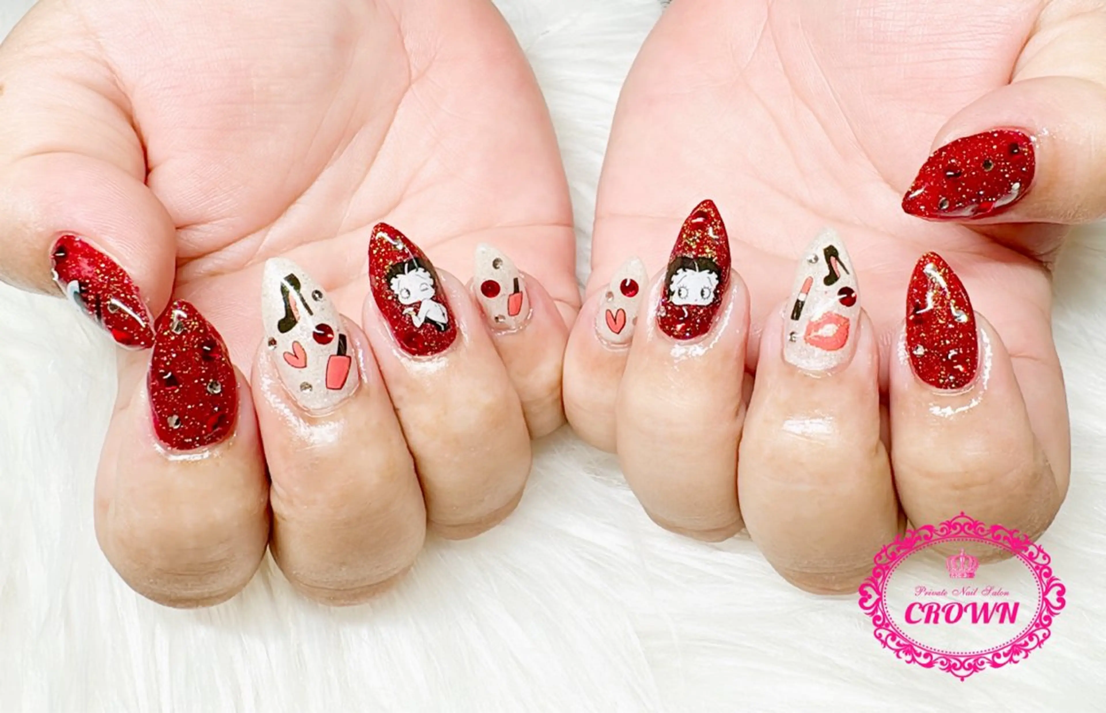 ネイル CROWN プライベートサロンのネイルデザイン